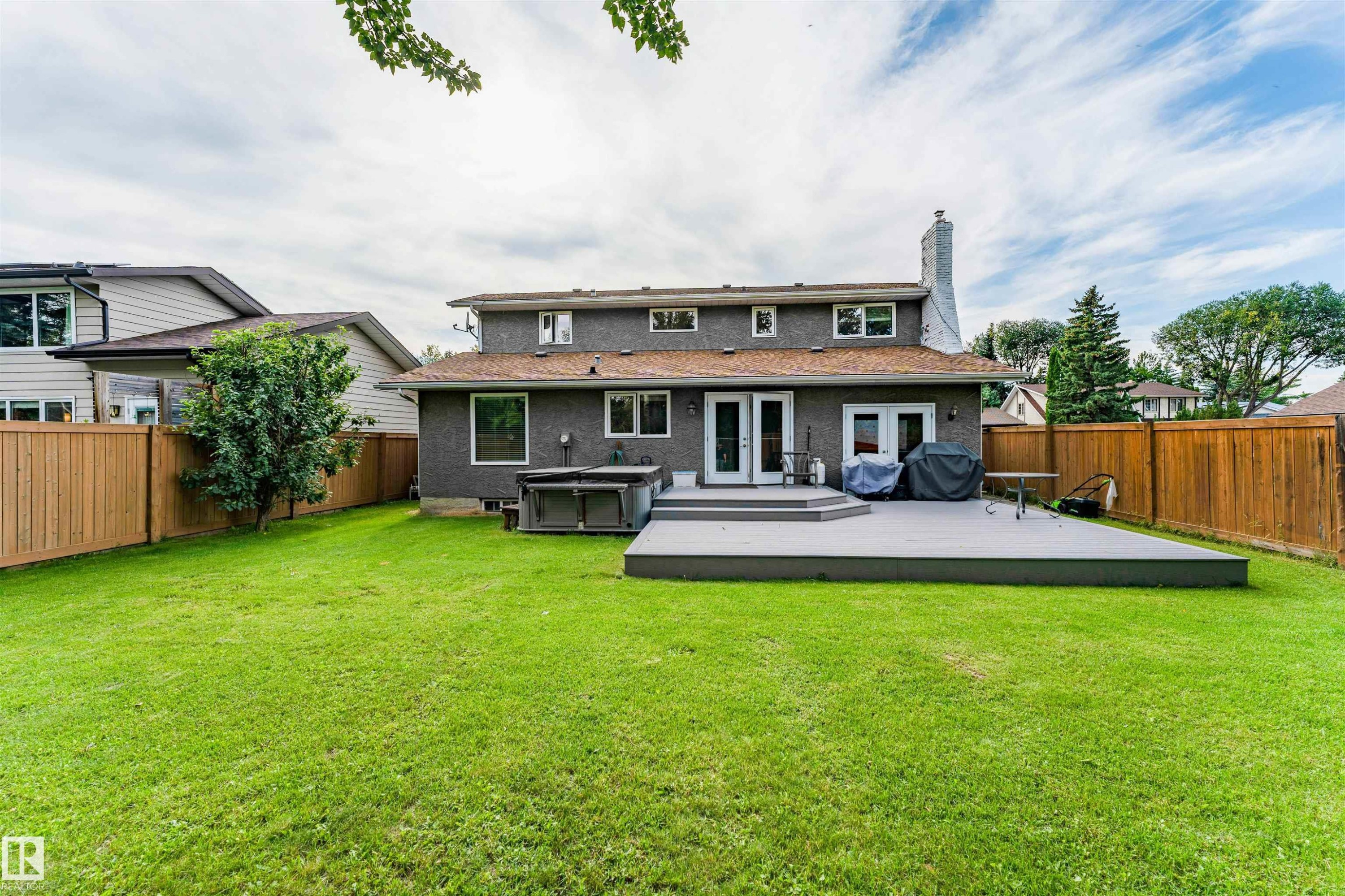 190 Gariepy Crescent Nw, Edmonton, AB - Outdoor With Backyard