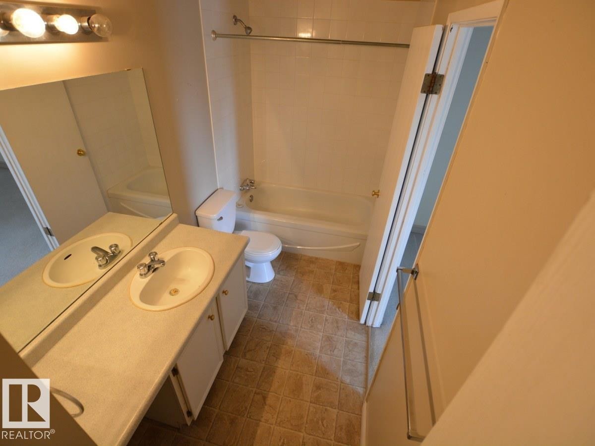 #10 2703 79 St Nw, Edmonton, AB - Indoor Photo Showing Bathroom