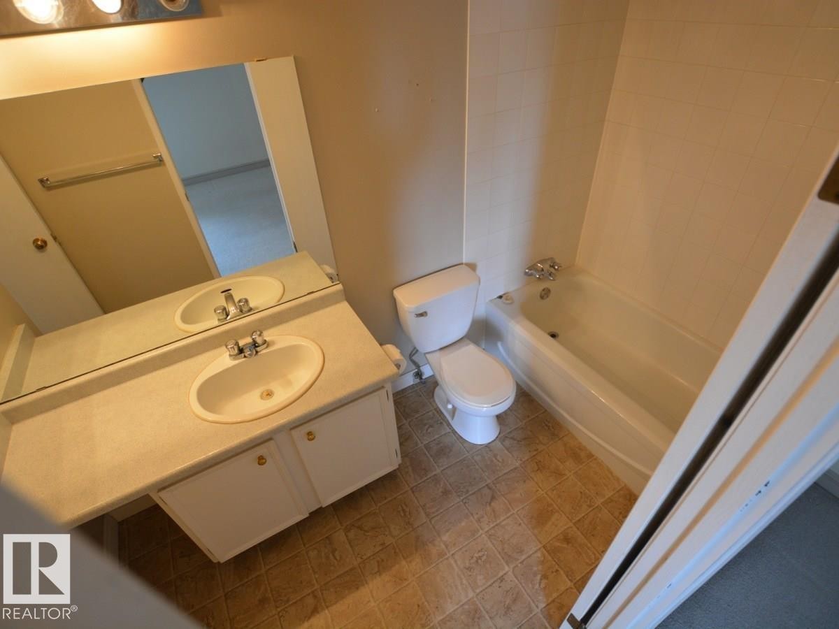 #10 2703 79 St Nw, Edmonton, AB - Indoor Photo Showing Bathroom