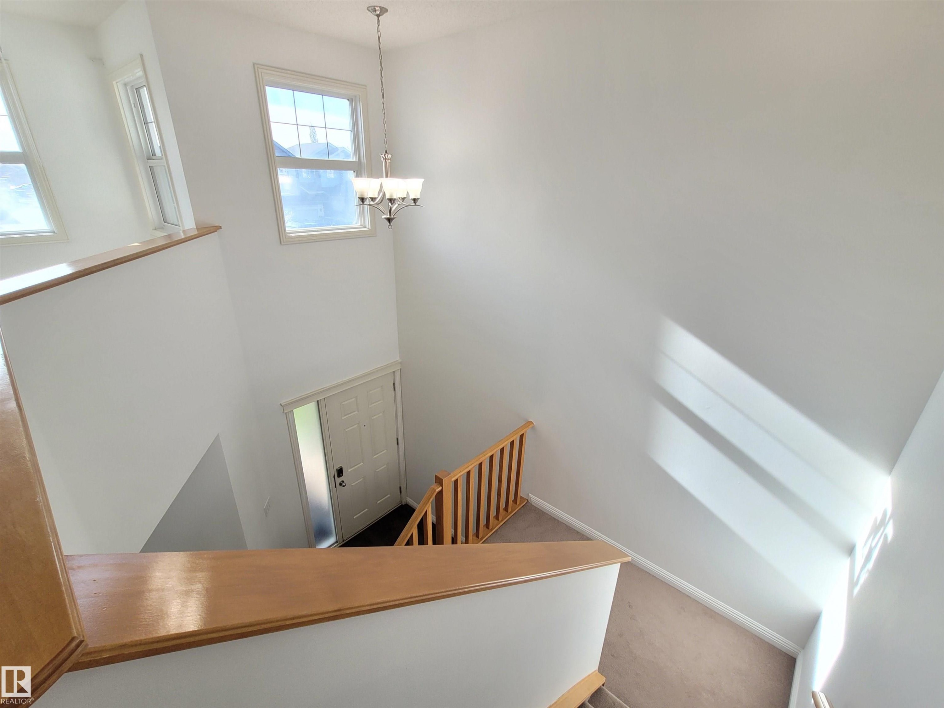 2562 Hanna Crescent Nw, Edmonton, AB - Indoor Photo Showing Other Room