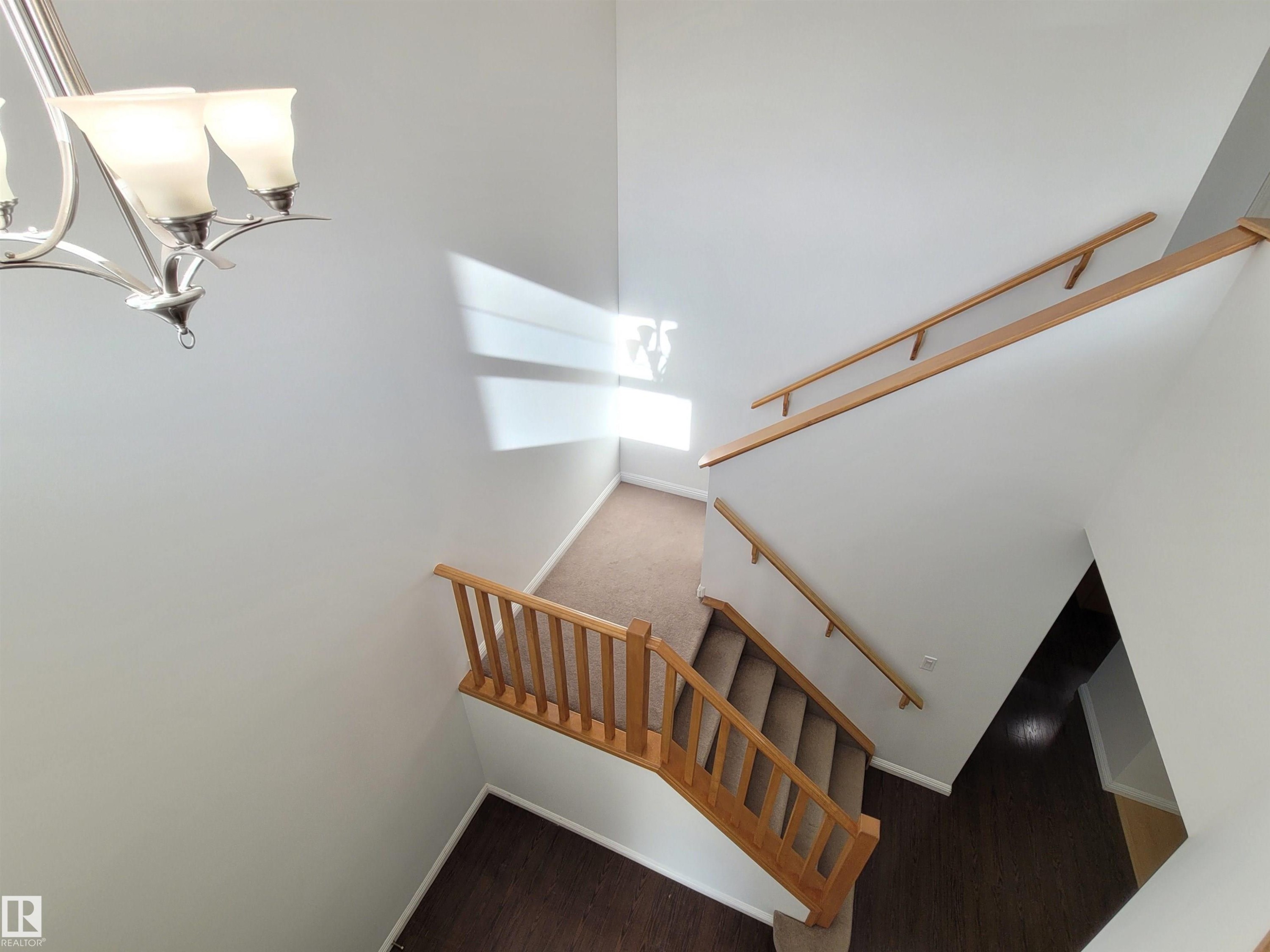 2562 Hanna Crescent Nw, Edmonton, AB - Indoor Photo Showing Other Room