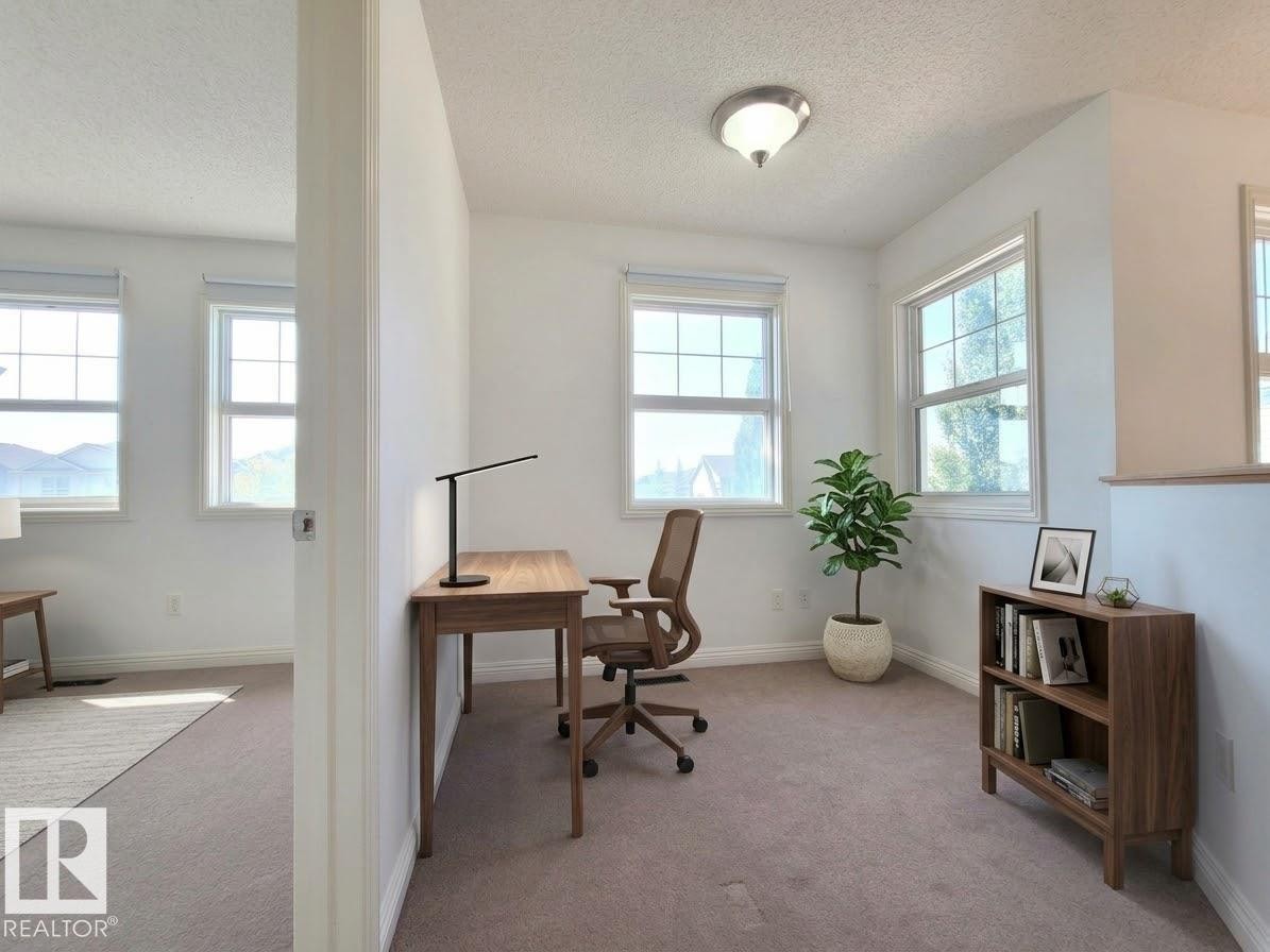 2562 Hanna Crescent Nw, Edmonton, AB - Indoor Photo Showing Other Room