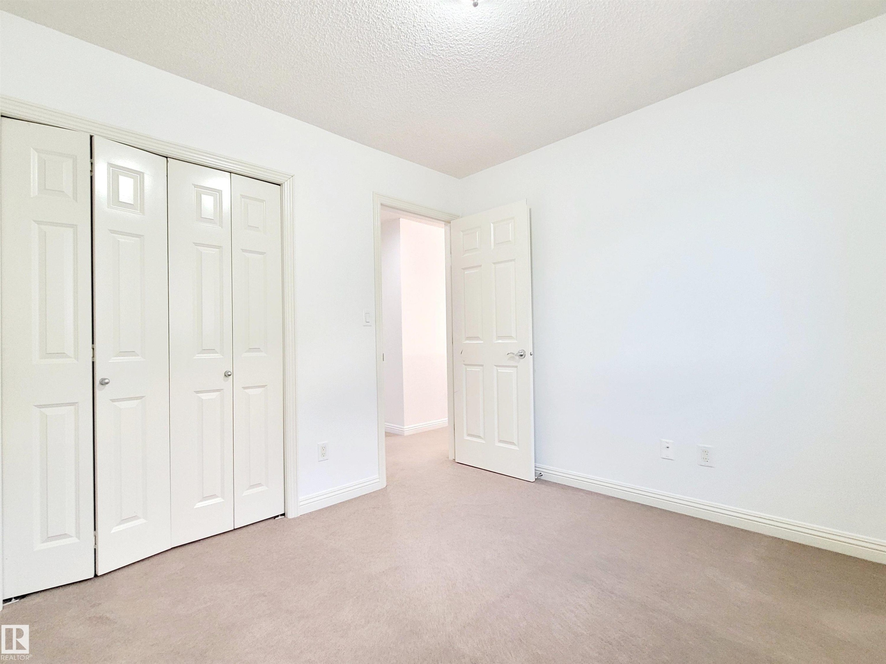 2562 Hanna Crescent Nw, Edmonton, AB - Indoor Photo Showing Bathroom