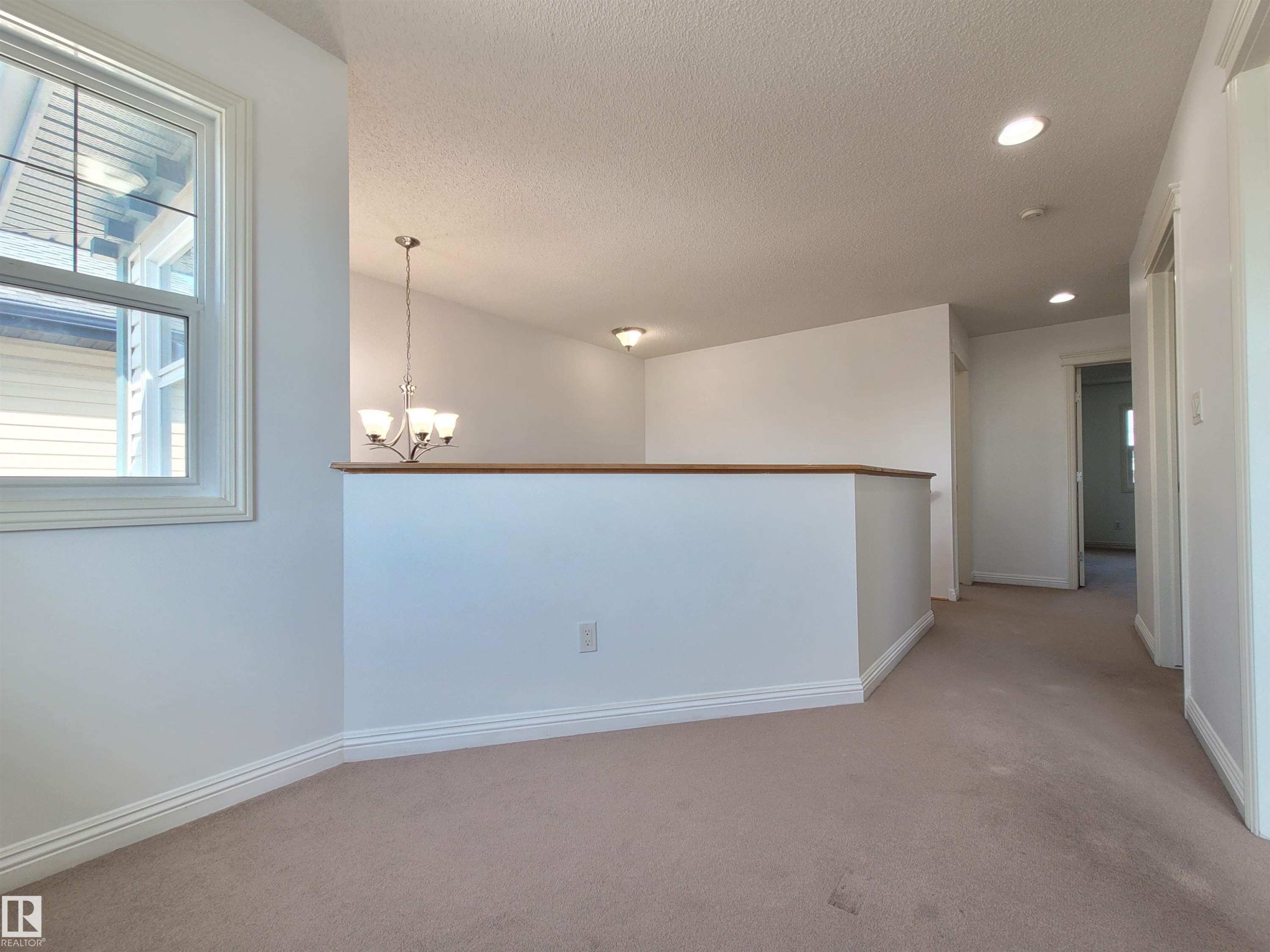 2562 Hanna Crescent Nw, Edmonton, AB - Indoor Photo Showing Bathroom