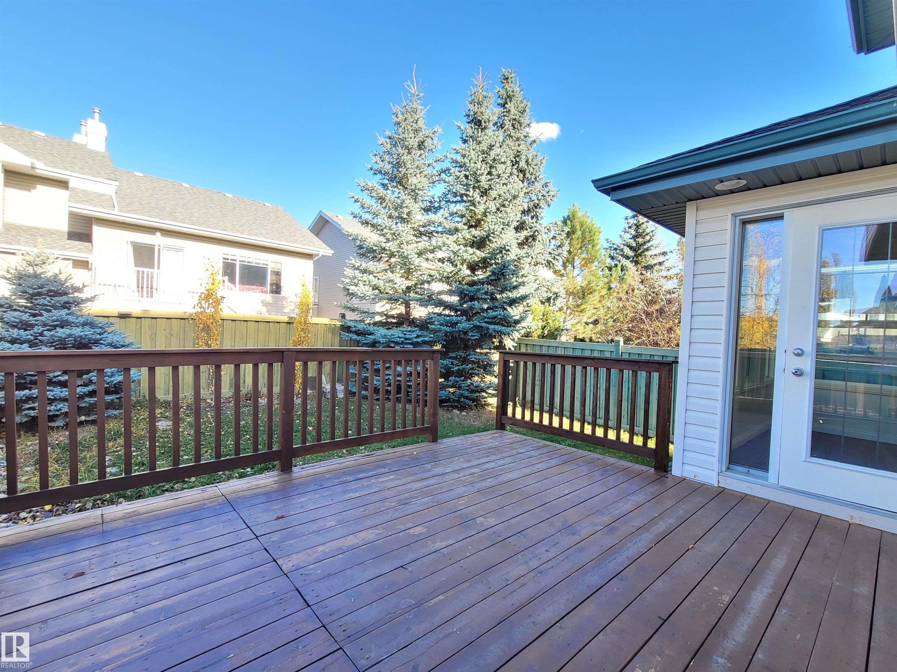 2562 Hanna Crescent Nw, Edmonton, AB - Indoor Photo Showing Garage