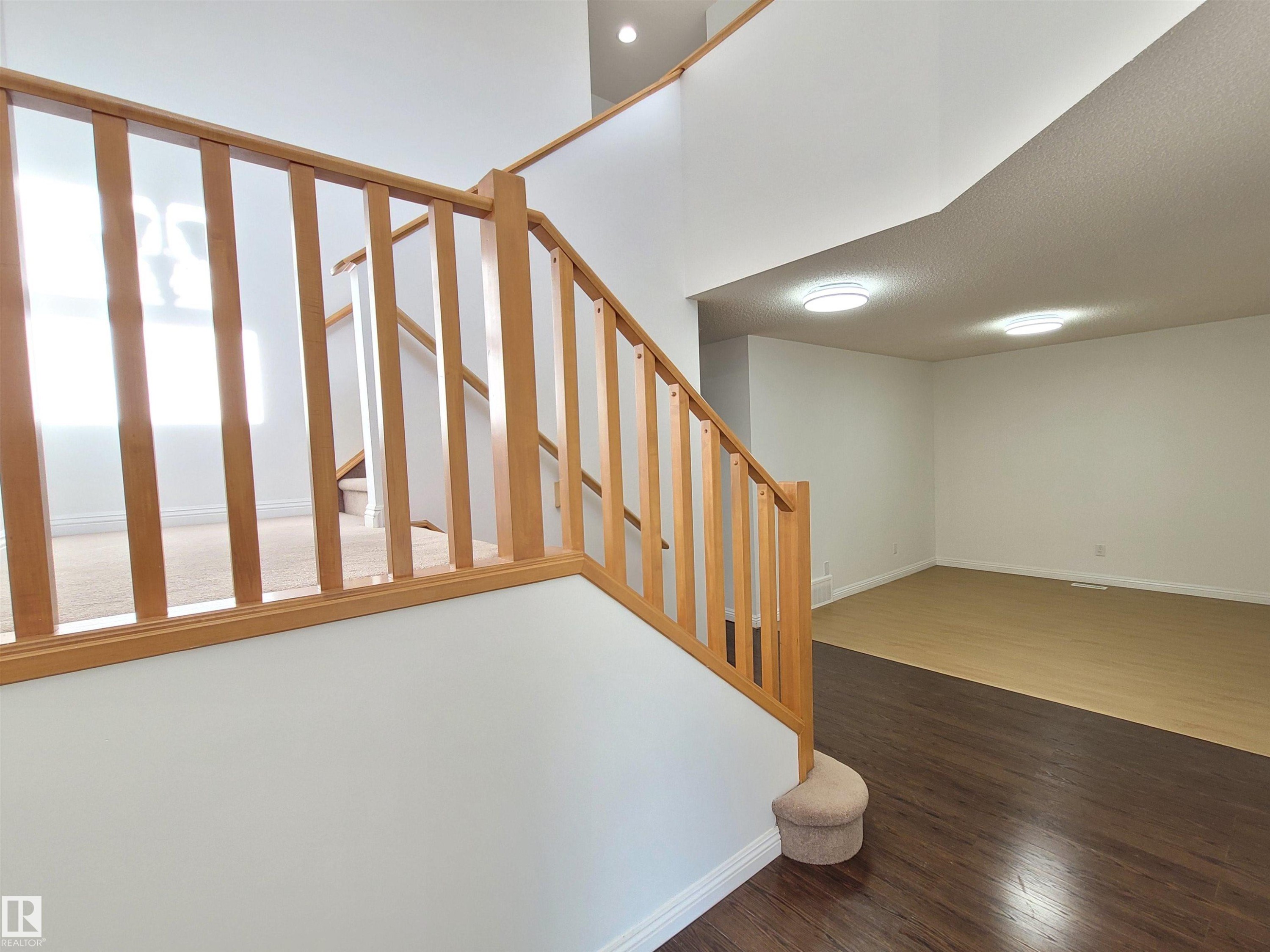 2562 Hanna Crescent Nw, Edmonton, AB - Indoor Photo Showing Other Room