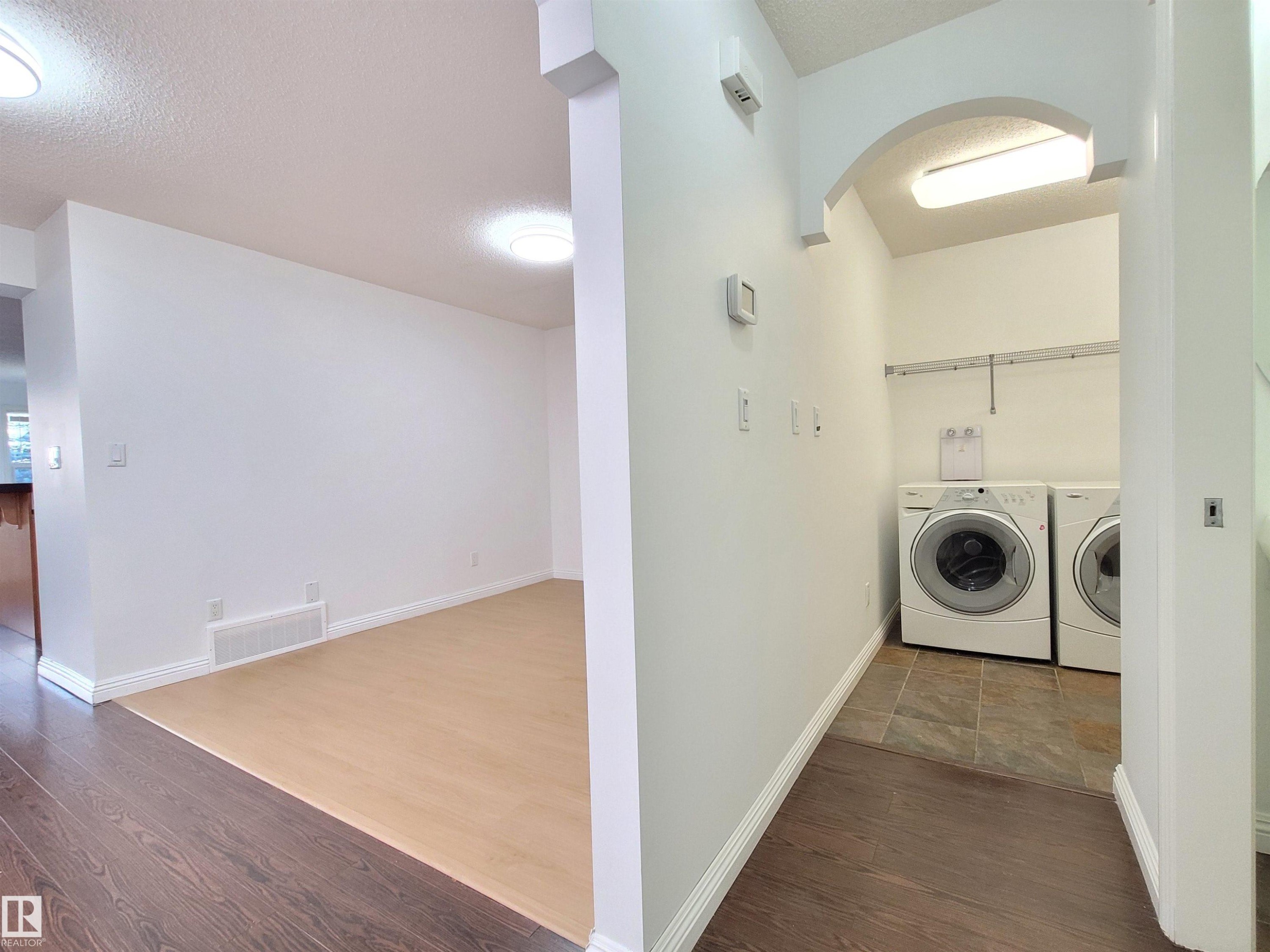 2562 Hanna Crescent Nw, Edmonton, AB - Indoor Photo Showing Laundry Room