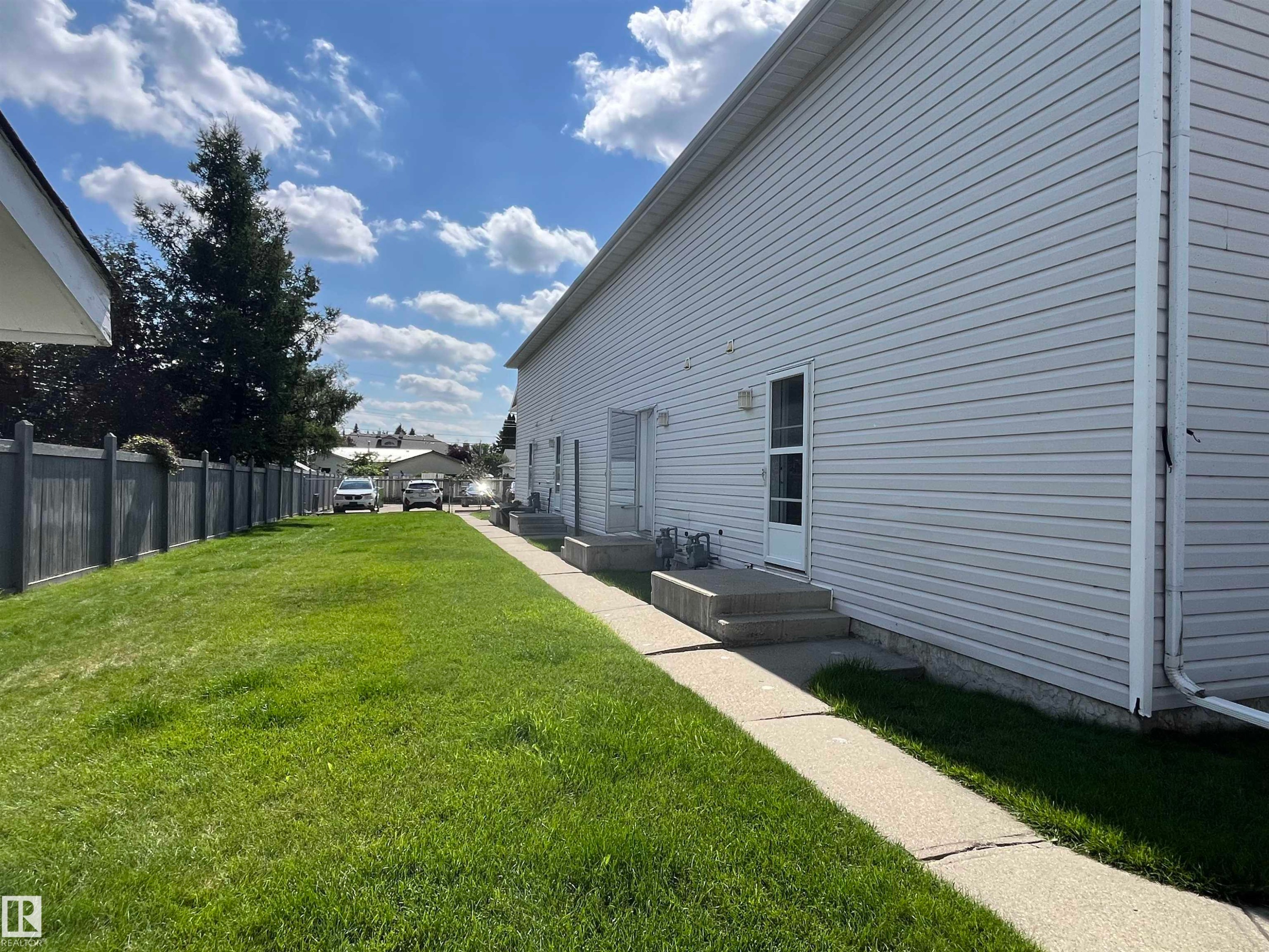 #A 17 Imperial Cr, Devon, AB - Outdoor