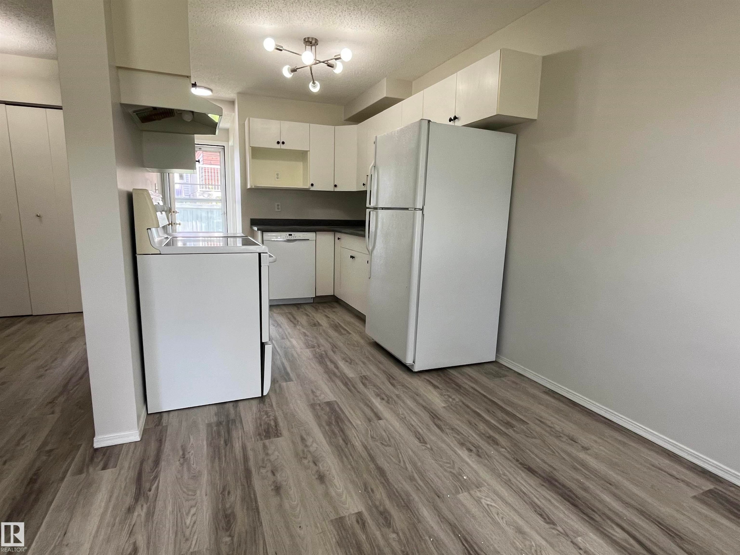 #A 17 Imperial Cr, Devon, AB - Indoor Photo Showing Kitchen