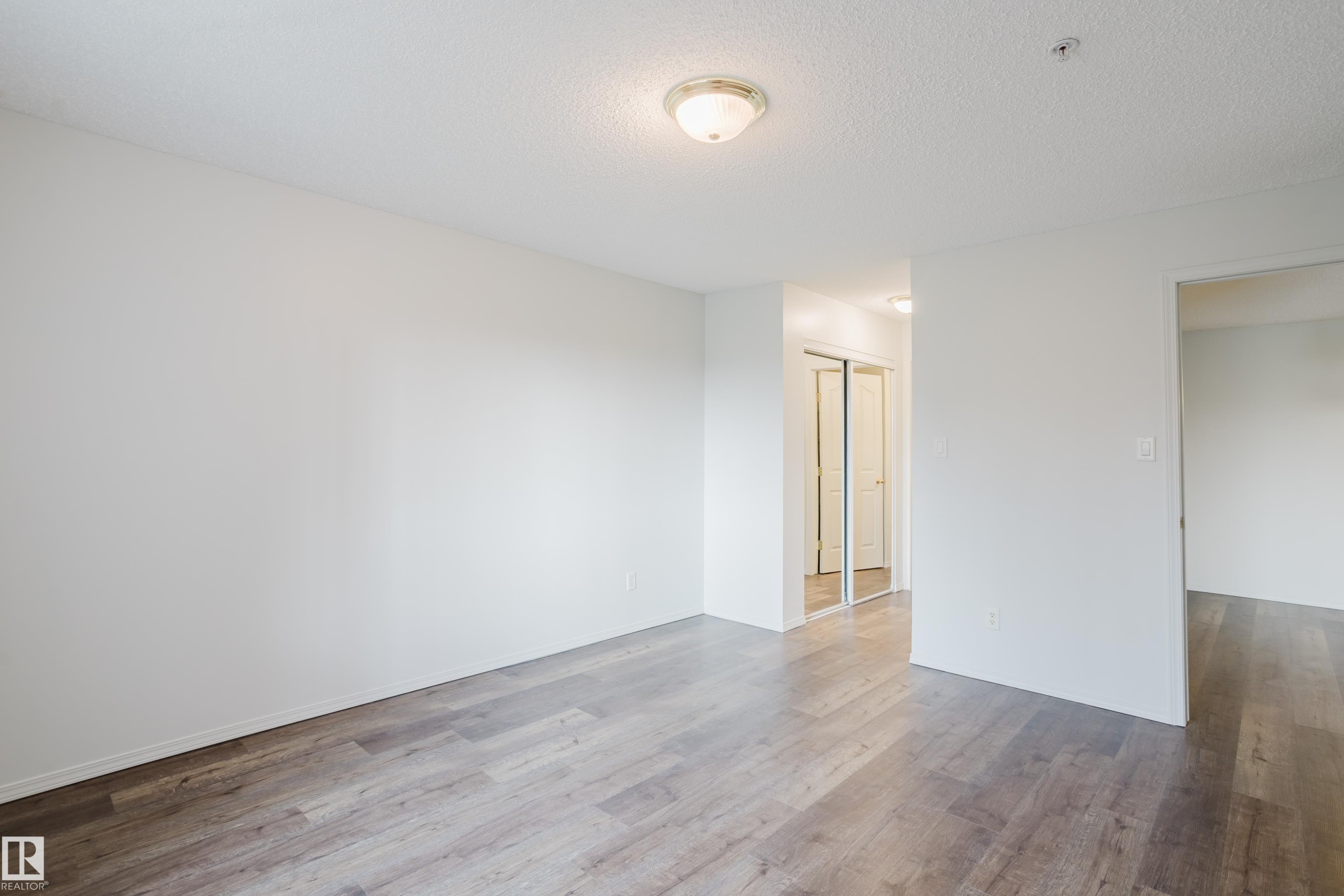 #324 2903 Rabbit Hill Rd Nw, Edmonton, AB - Indoor Photo Showing Other Room
