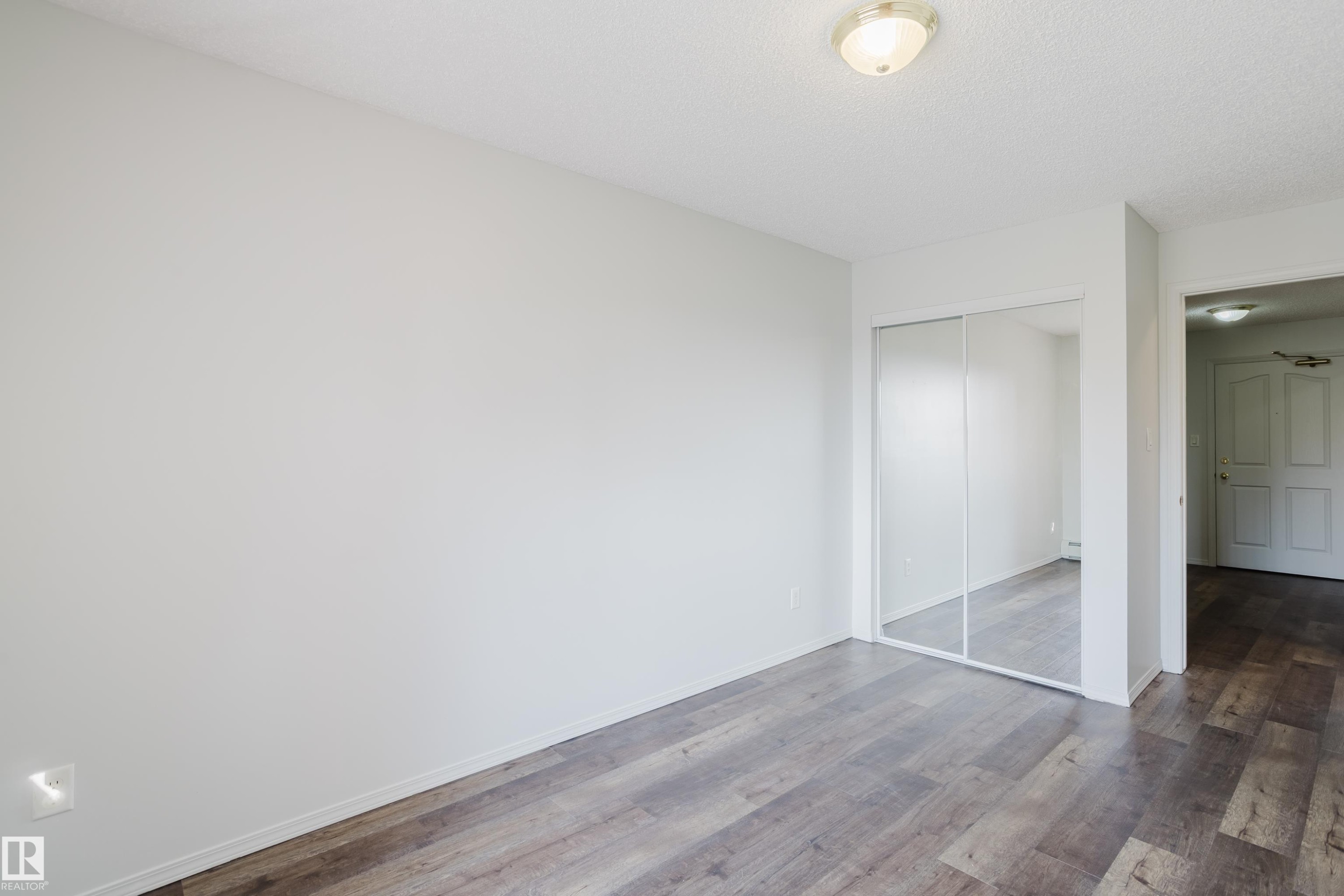 #324 2903 Rabbit Hill Rd Nw, Edmonton, AB - Indoor Photo Showing Other Room