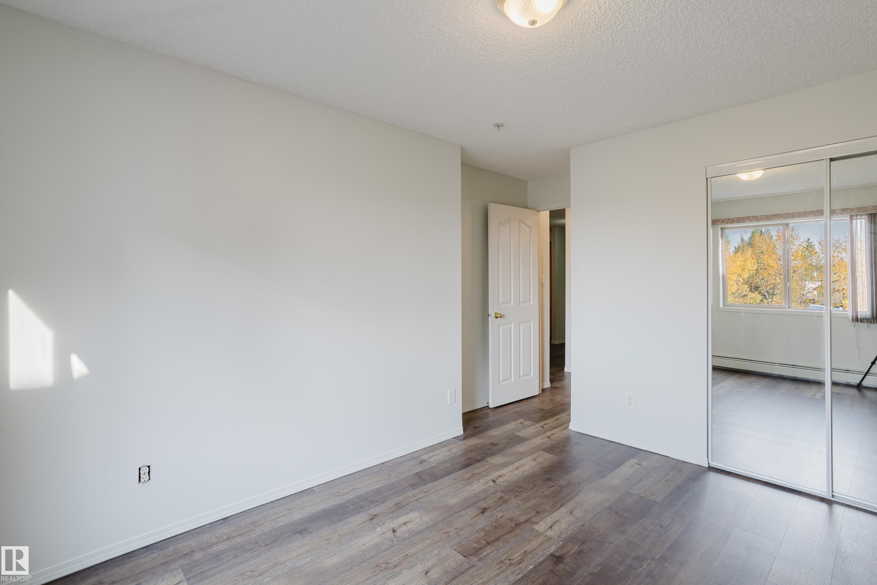 #324 2903 Rabbit Hill Rd Nw, Edmonton, AB - Indoor Photo Showing Other Room