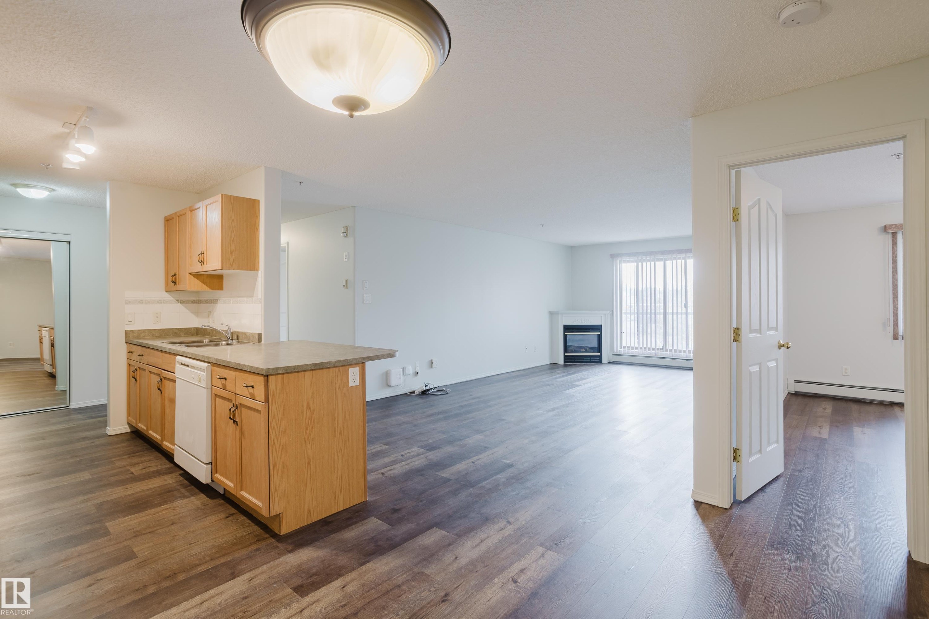 #324 2903 Rabbit Hill Rd Nw, Edmonton, AB - Indoor Photo Showing Kitchen