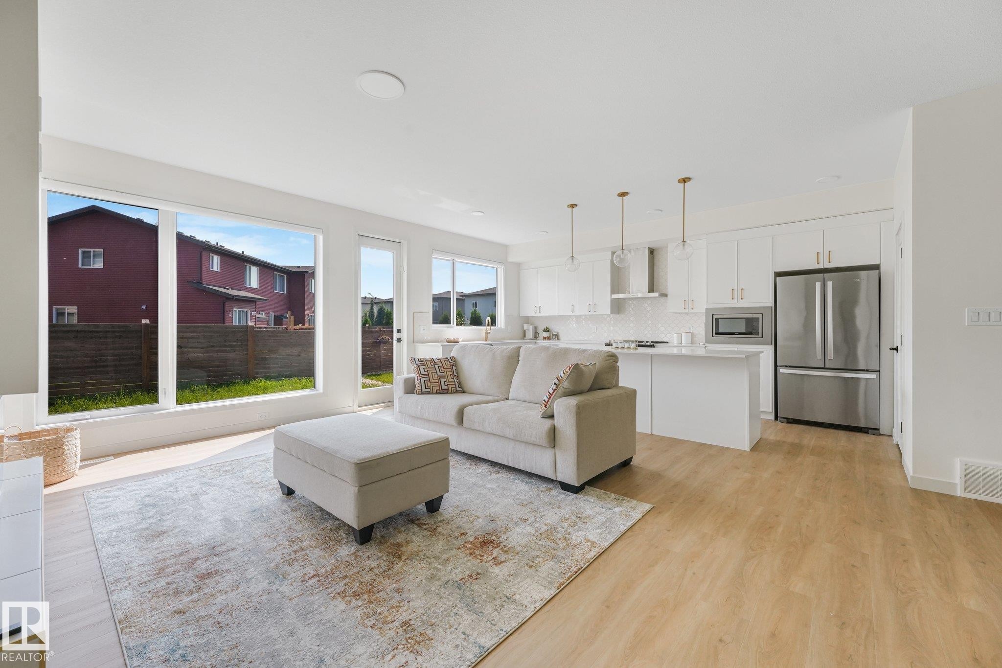 3217 Kulay Way Sw, Edmonton, AB - Indoor Photo Showing Kitchen
