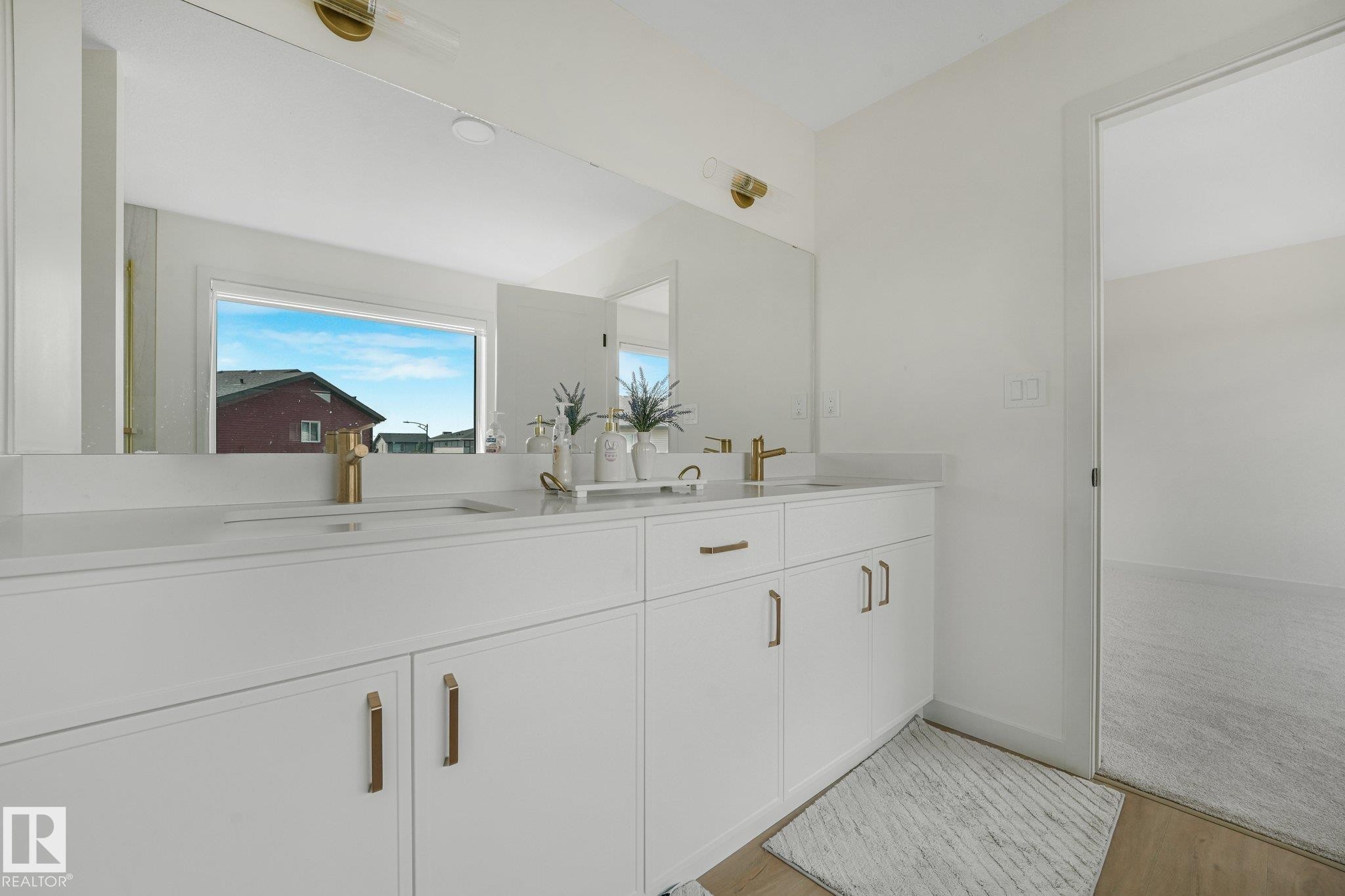 3217 Kulay Way Sw, Edmonton, AB - Indoor Photo Showing Bathroom