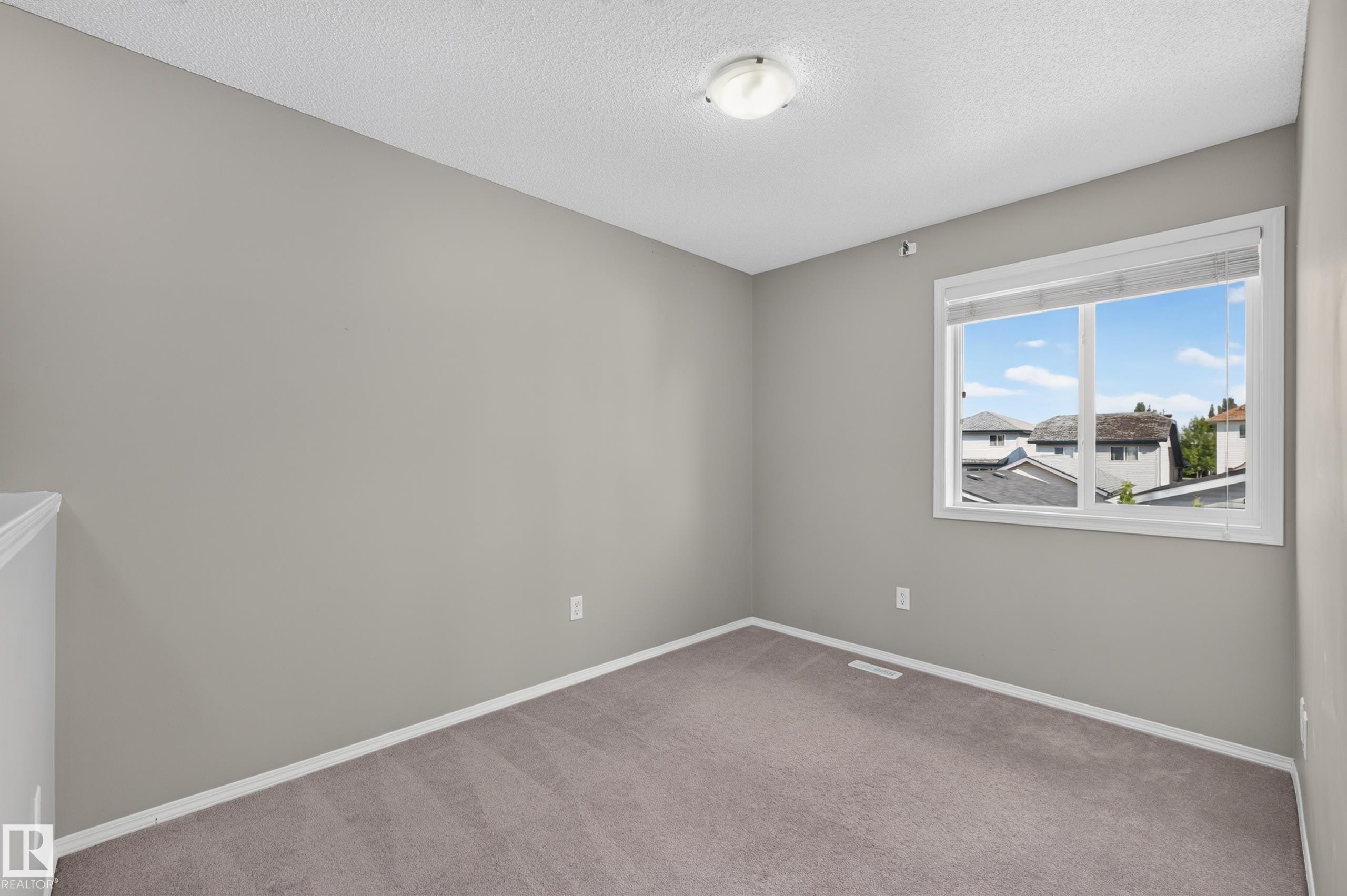 Neutral-toned walls with contrasting white trim - 6008 South Terwillegar Boulevard Nw, Edmonton, AB - Indoor Photo Showing Other Room