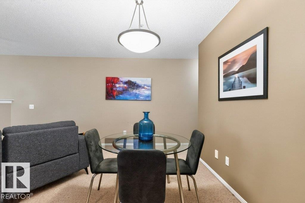 Recessed ceiling light fixture and textured ceiling - #201 10528 77 Av Nw, Edmonton, AB - Indoor Photo Showing Dining Room