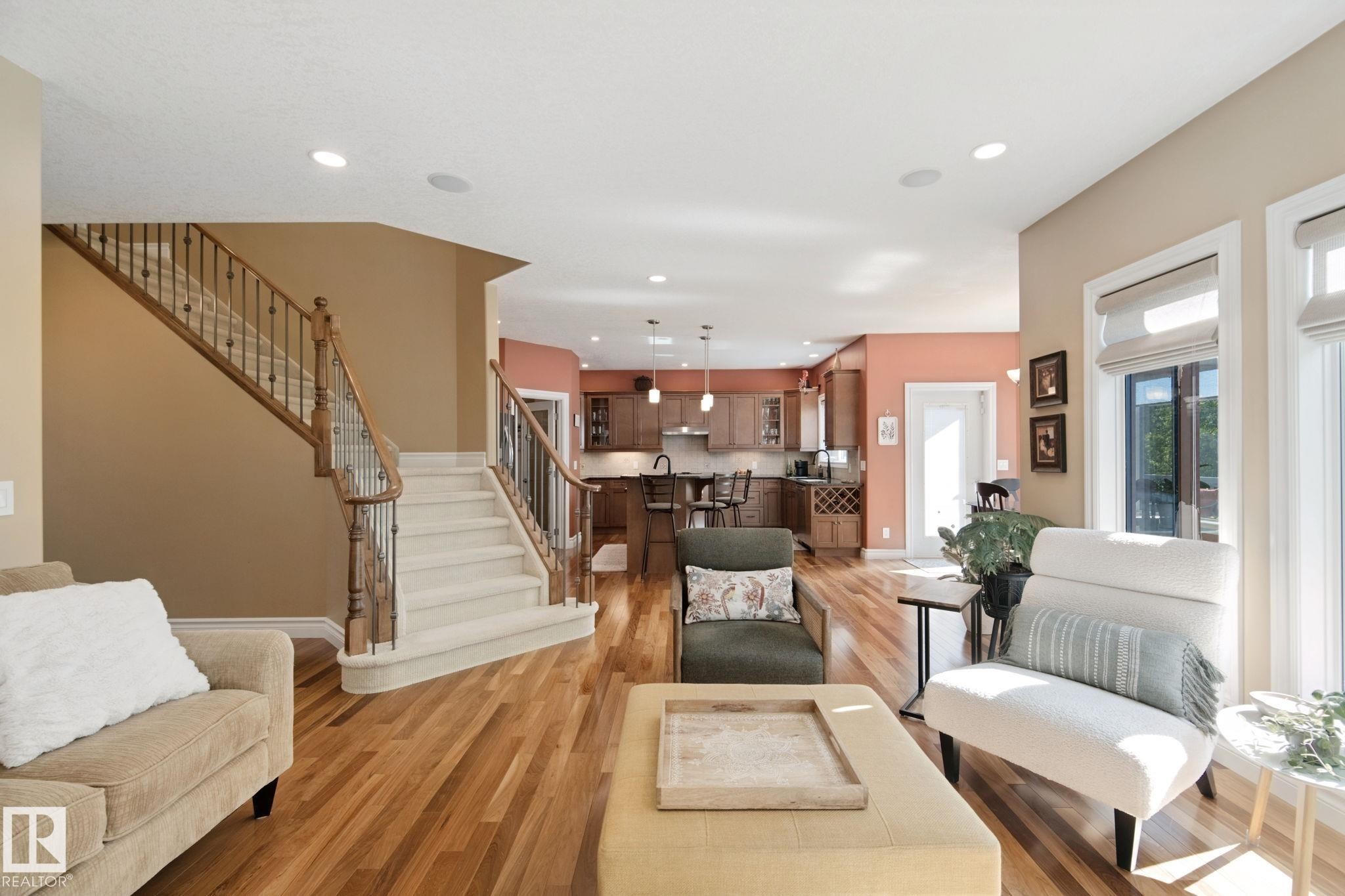 18 Embassy Place, St. Albert, AB - Indoor Photo Showing Living Room