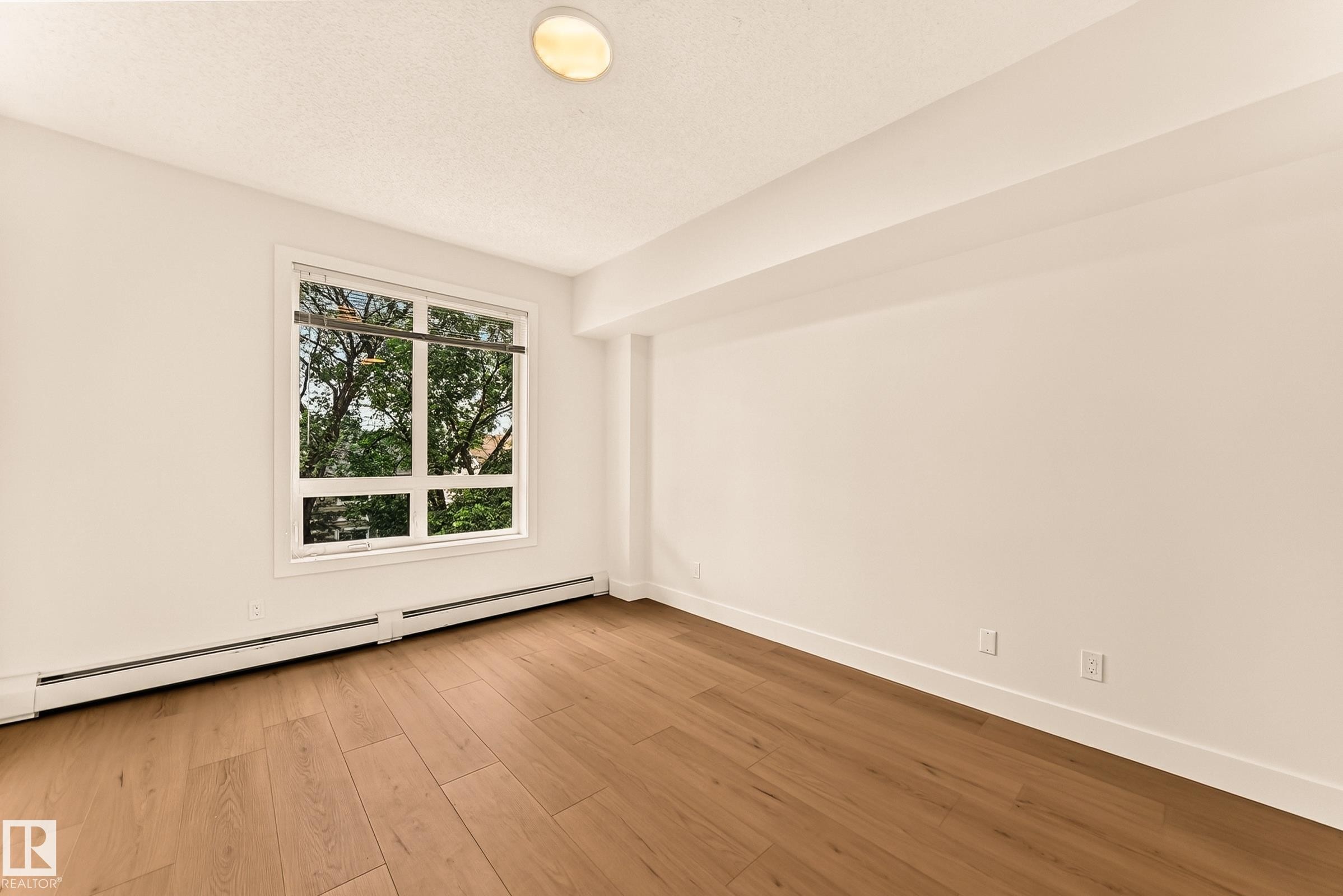 #323 6315 135 Av Nw, Edmonton, AB - Indoor Photo Showing Other Room