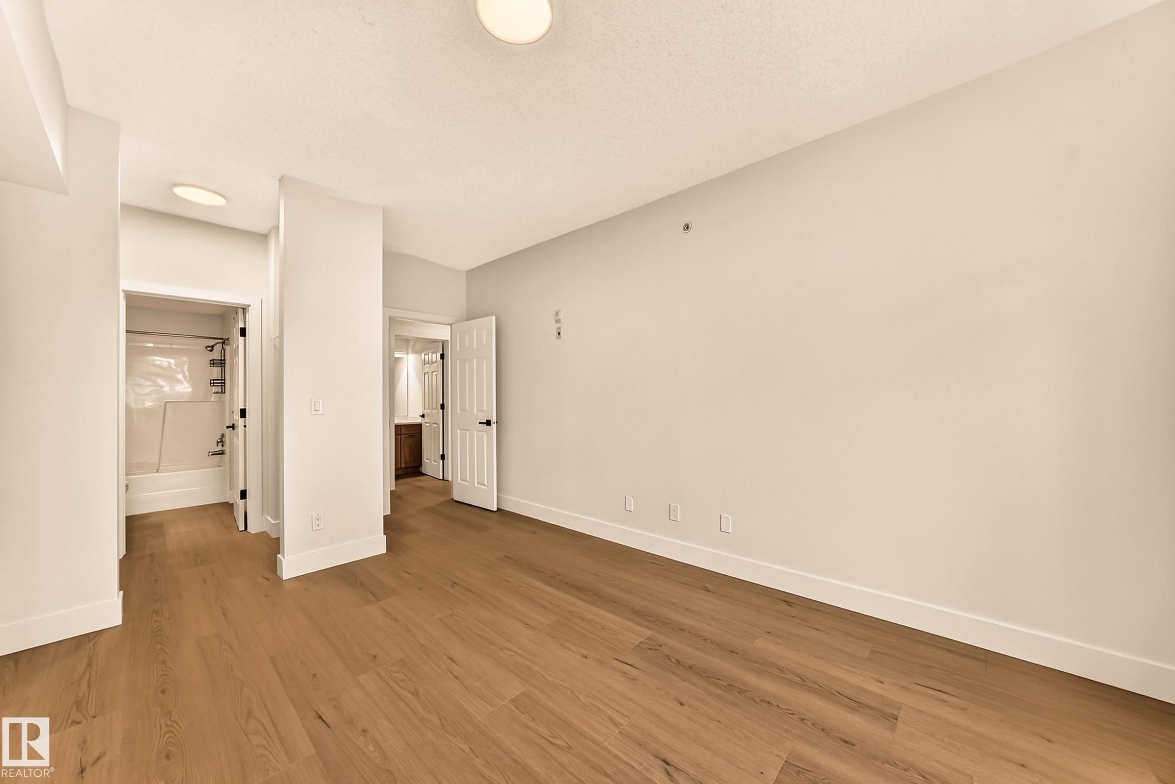 #323 6315 135 Av Nw, Edmonton, AB - Indoor Photo Showing Other Room