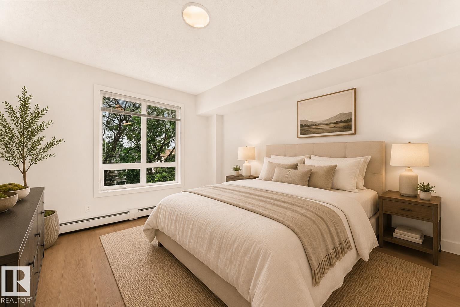 #323 6315 135 Av Nw, Edmonton, AB - Indoor Photo Showing Bedroom