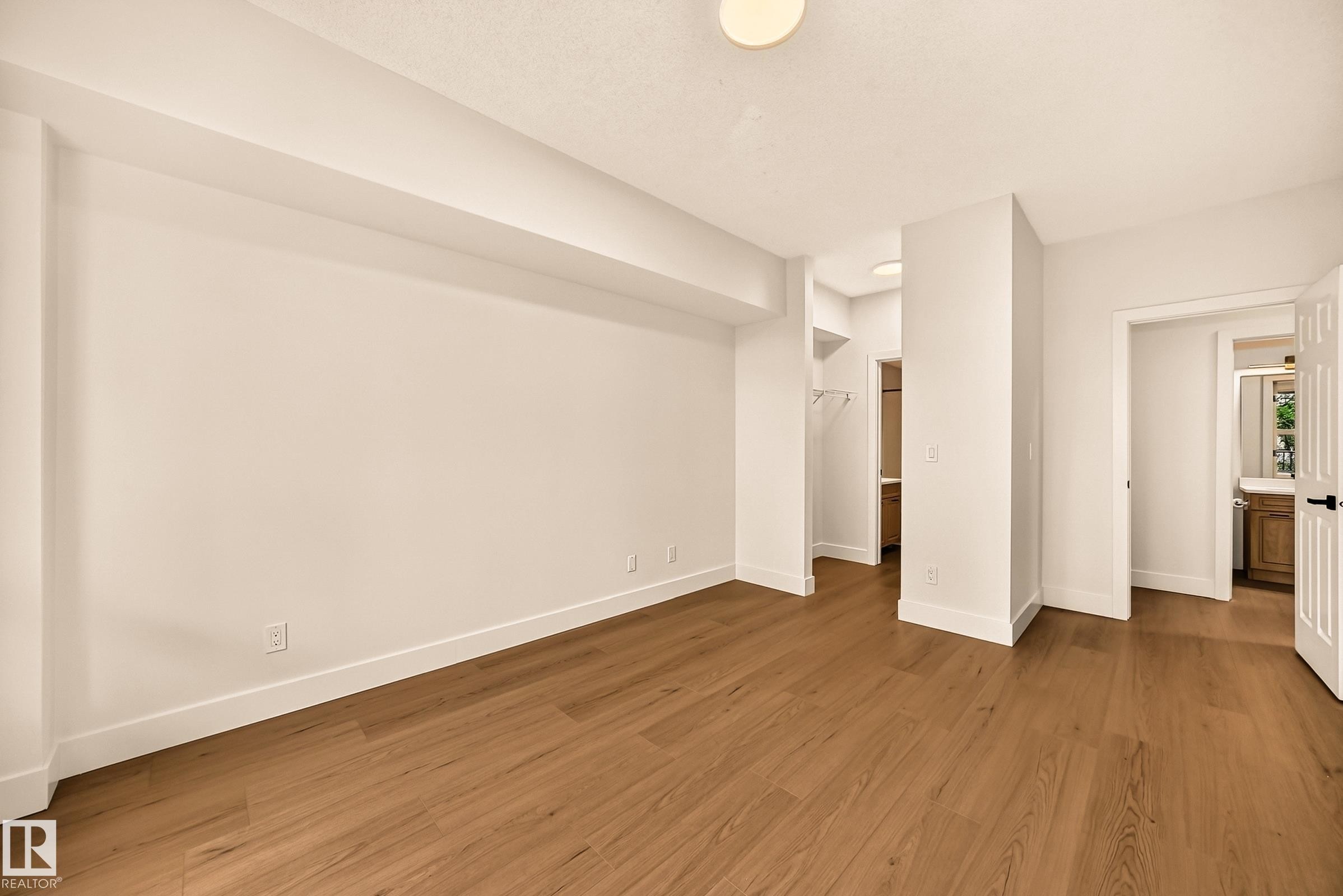 #323 6315 135 Av Nw, Edmonton, AB - Indoor Photo Showing Other Room