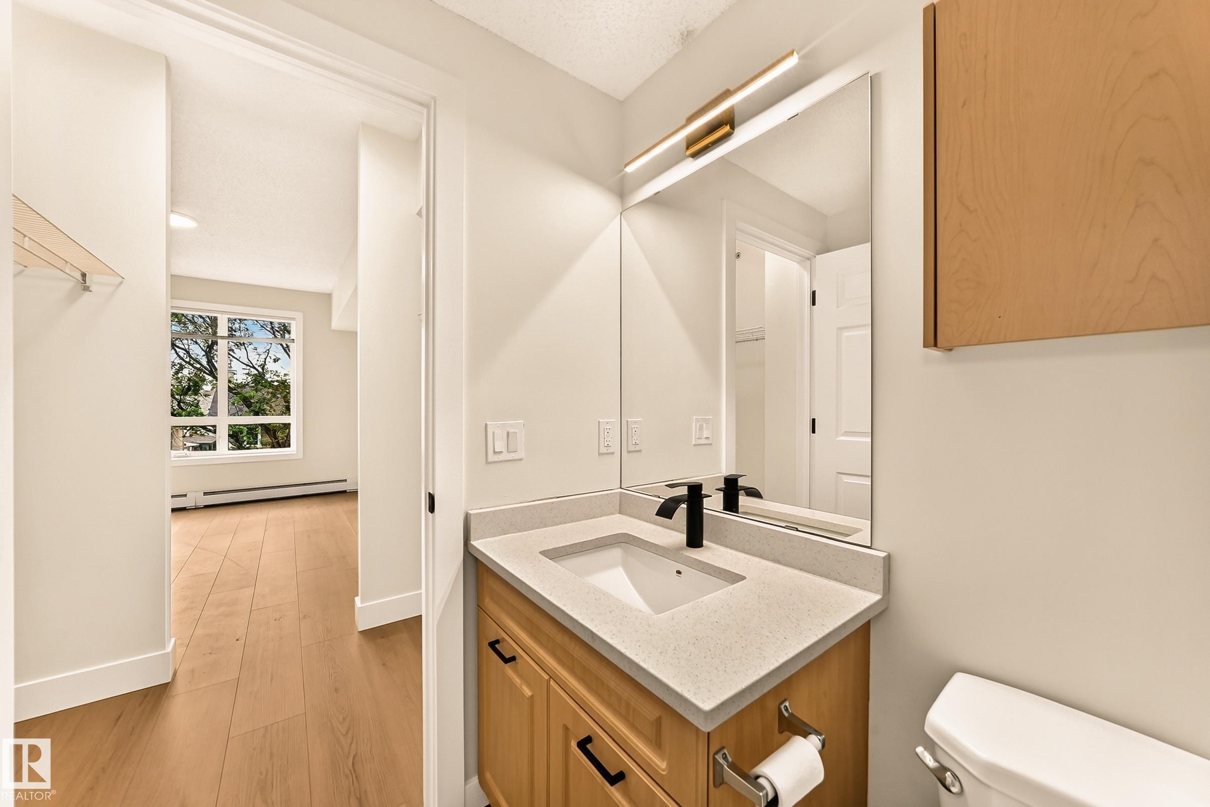 #323 6315 135 Av Nw, Edmonton, AB - Indoor Photo Showing Bathroom