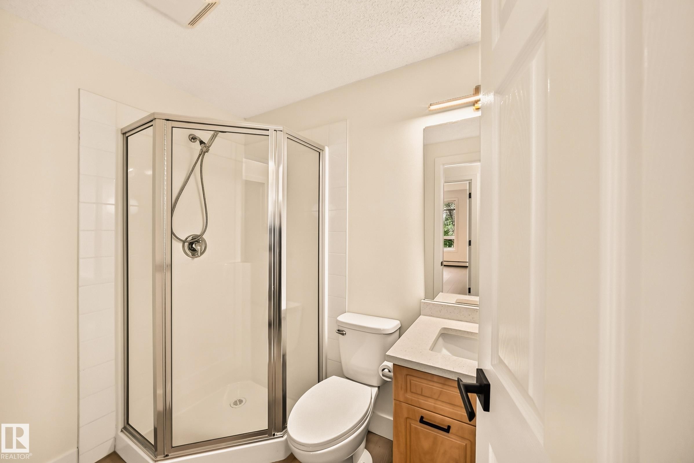 #323 6315 135 Av Nw, Edmonton, AB - Indoor Photo Showing Bathroom
