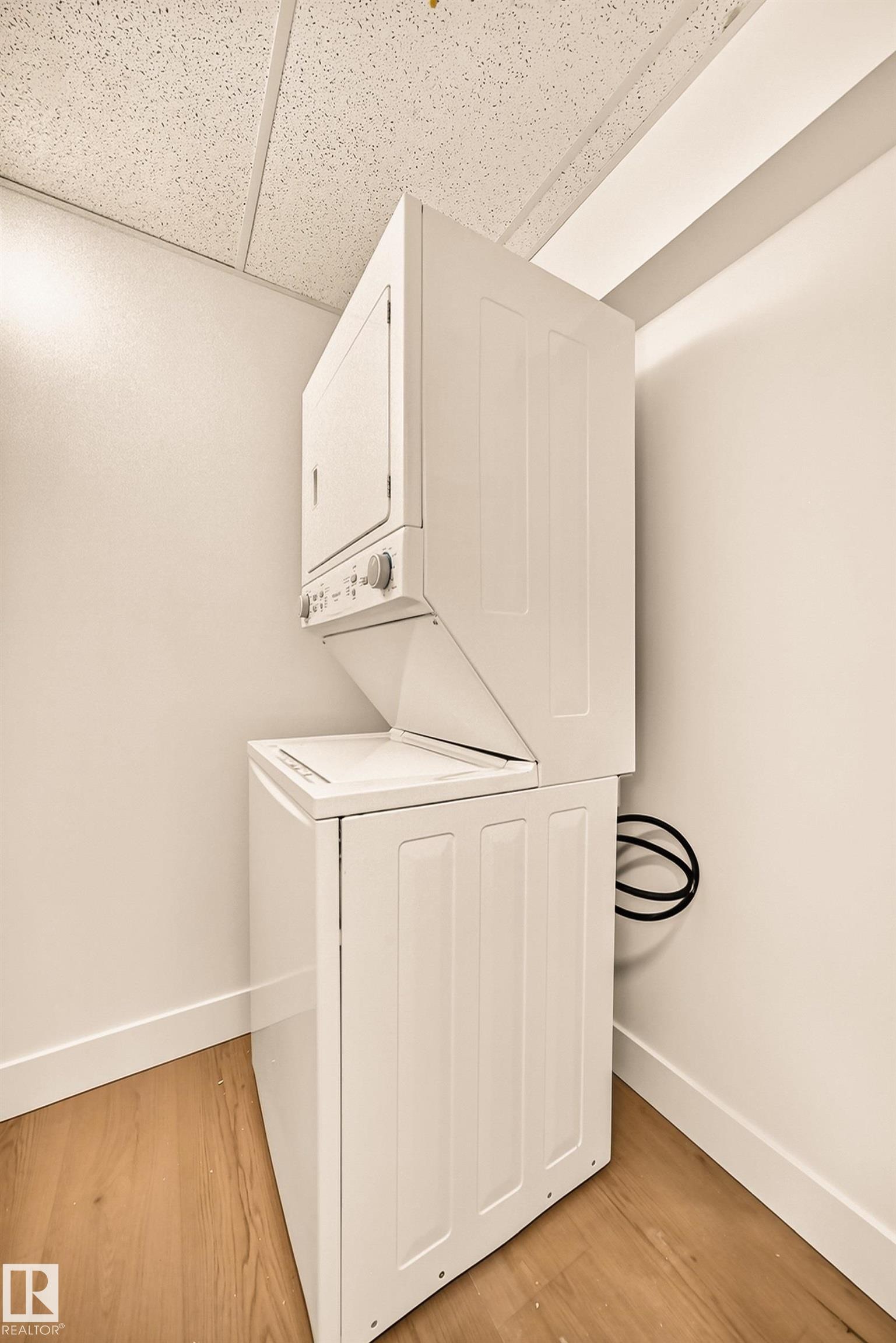#323 6315 135 Av Nw, Edmonton, AB - Indoor Photo Showing Laundry Room