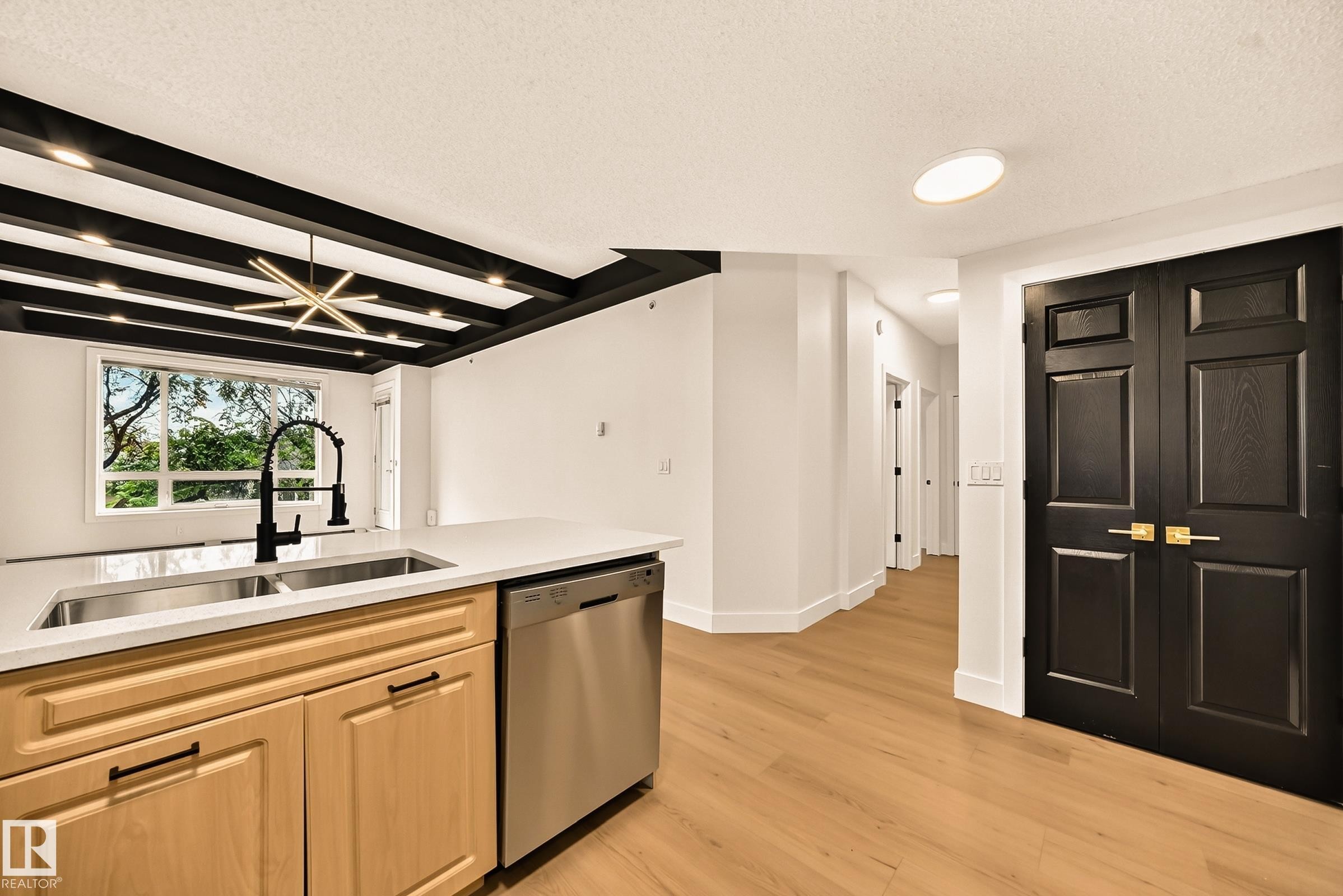 #323 6315 135 Av Nw, Edmonton, AB - Indoor Photo Showing Other Room