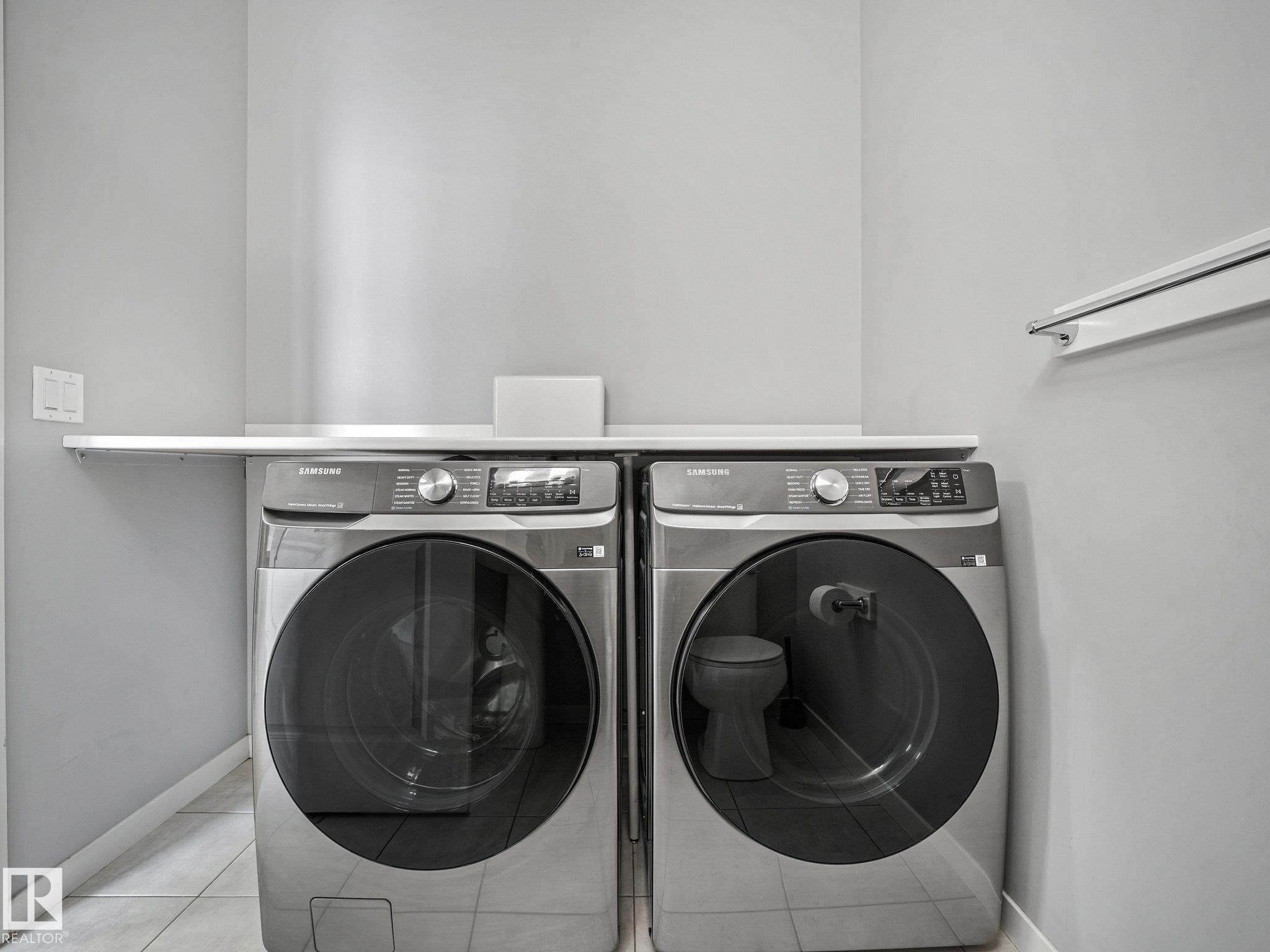 17629 60A Street Nw, Edmonton, AB - Indoor Photo Showing Laundry Room