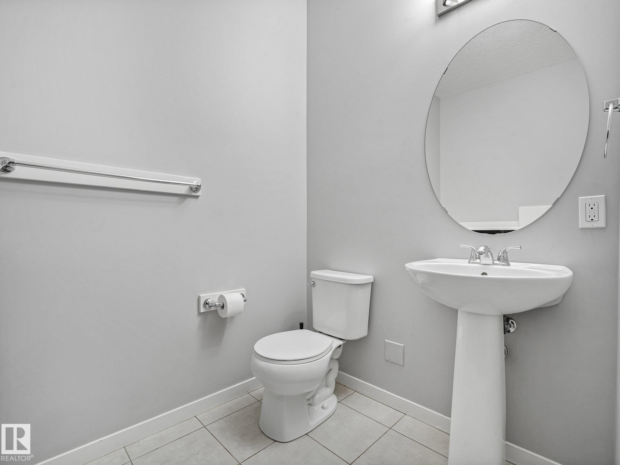 17629 60A Street Nw, Edmonton, AB - Indoor Photo Showing Bathroom