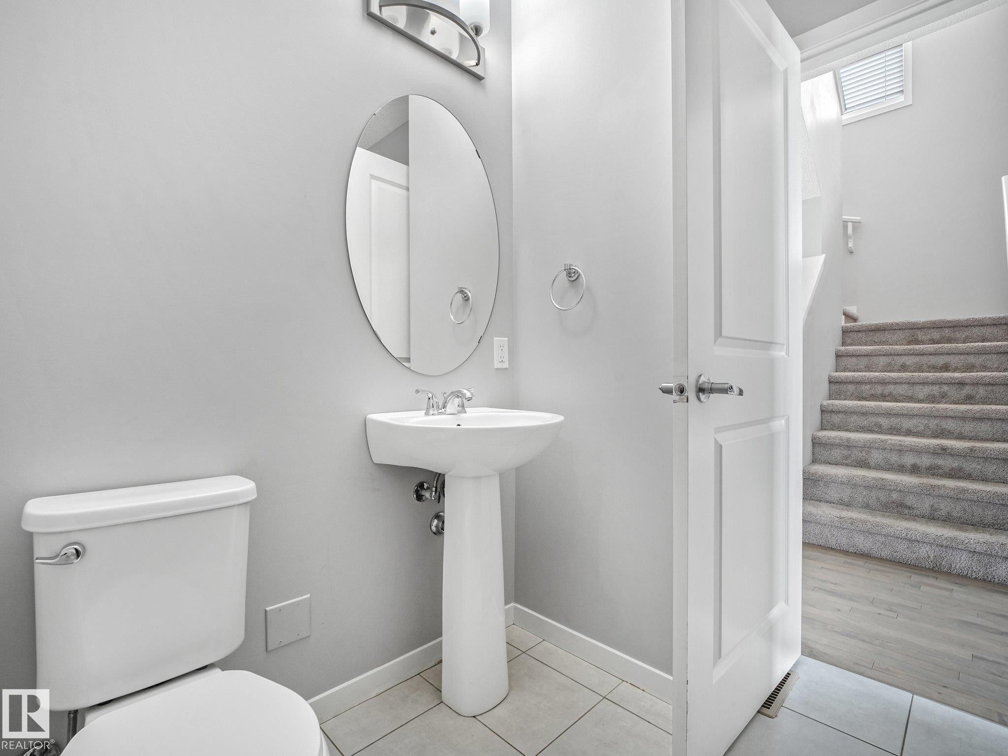 17629 60A Street Nw, Edmonton, AB - Indoor Photo Showing Bathroom