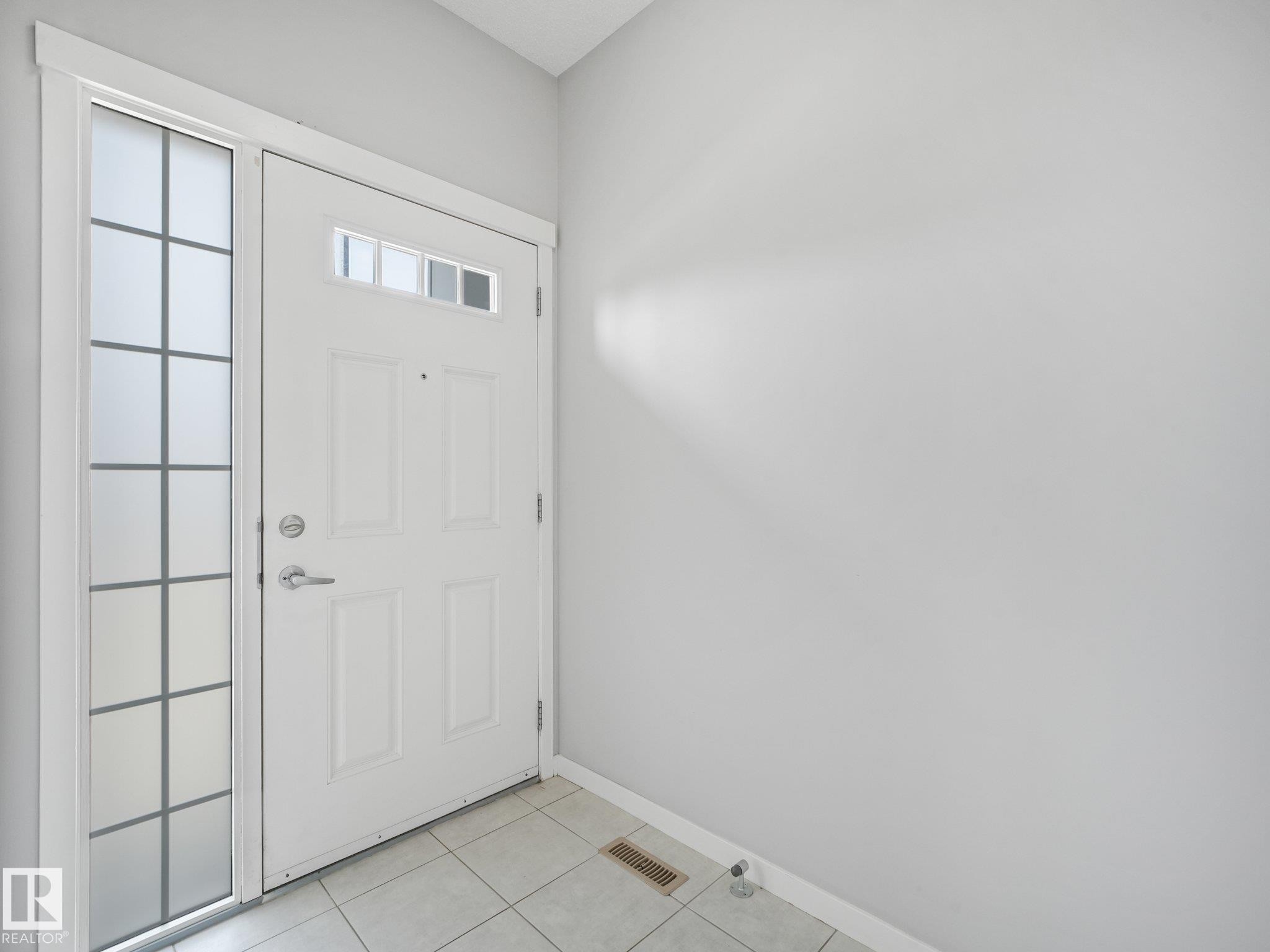 17629 60A Street Nw, Edmonton, AB - Indoor Photo Showing Other Room