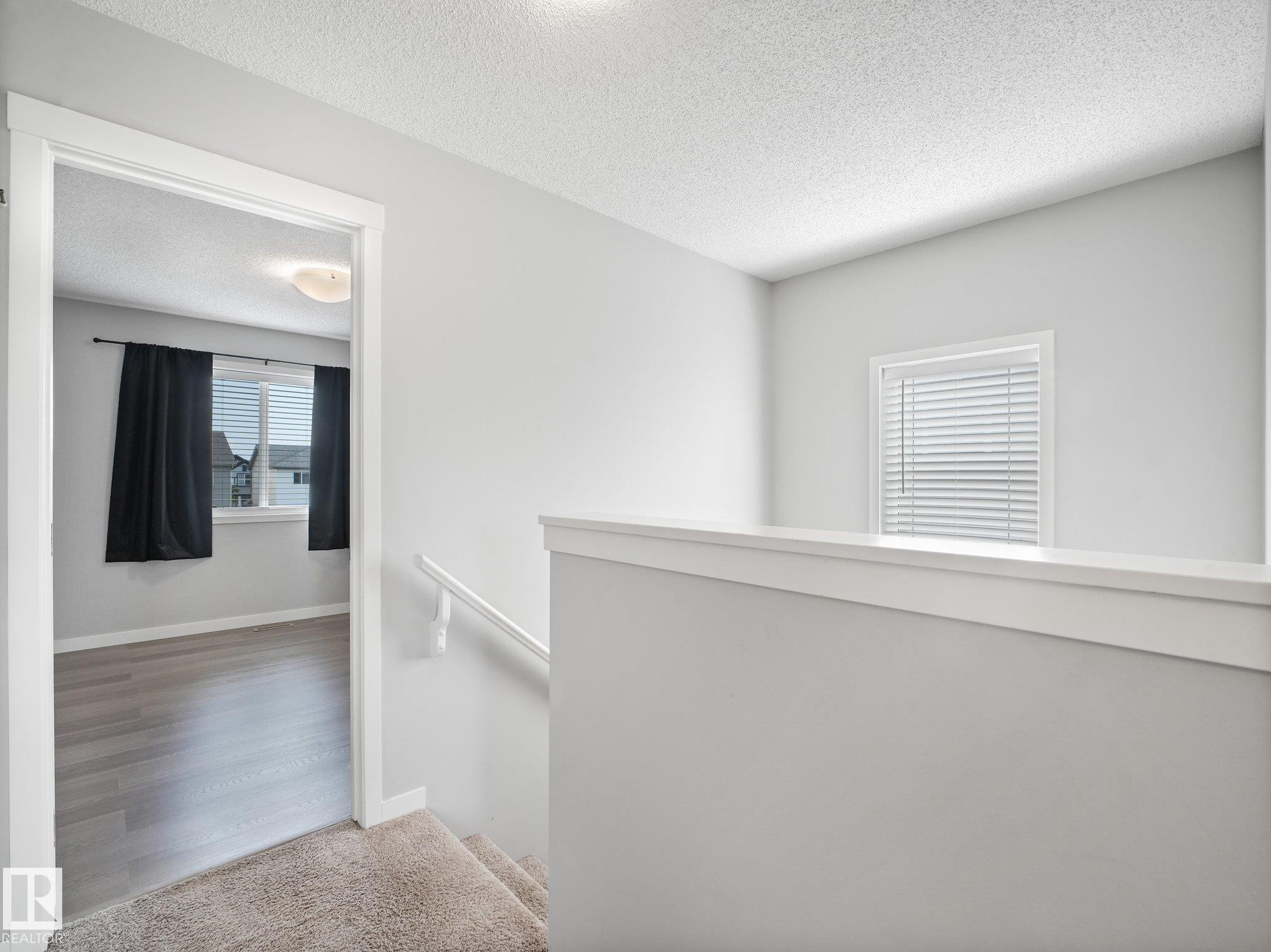17629 60A Street Nw, Edmonton, AB - Indoor Photo Showing Other Room