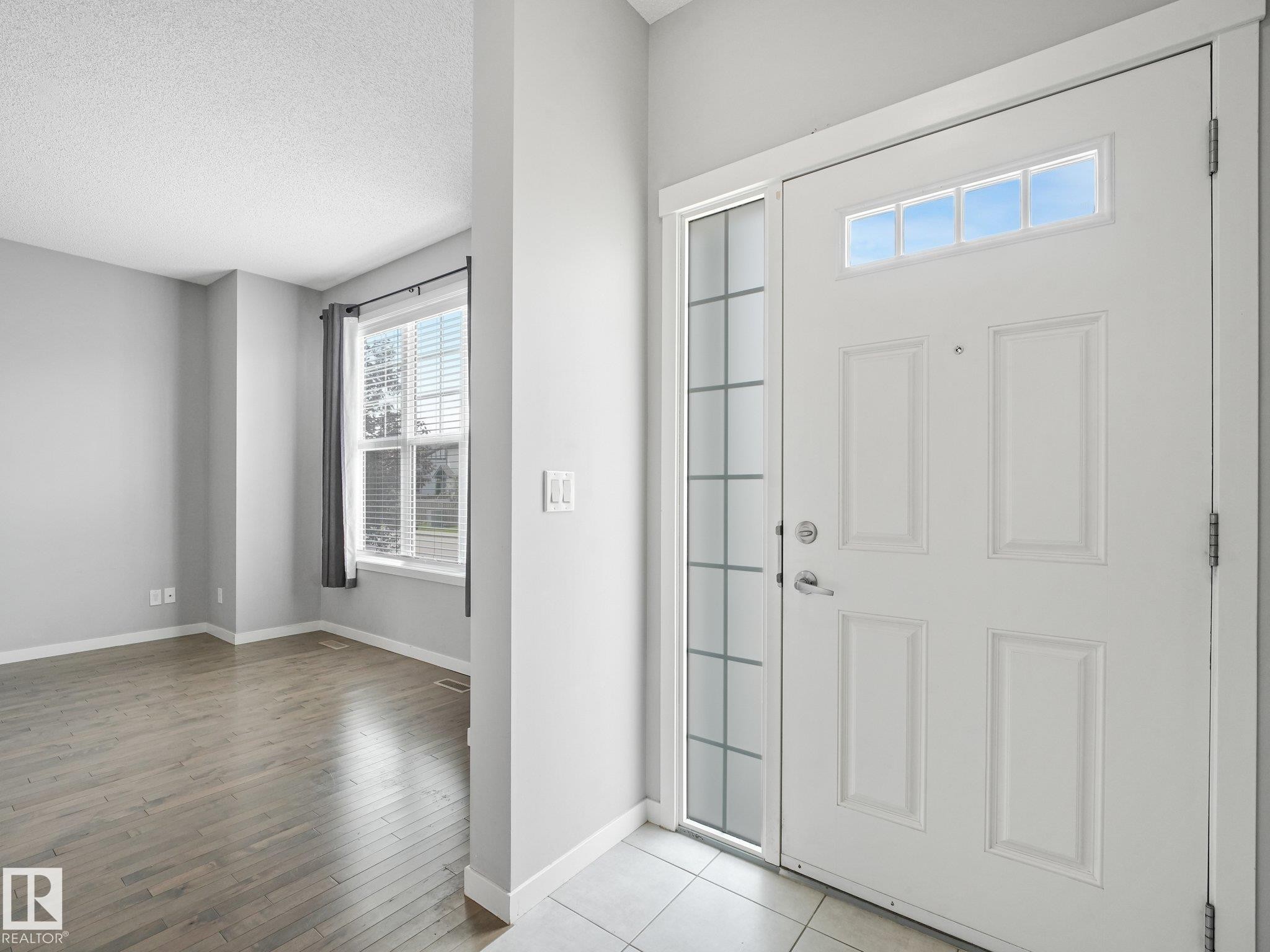 17629 60A Street Nw, Edmonton, AB - Indoor Photo Showing Other Room