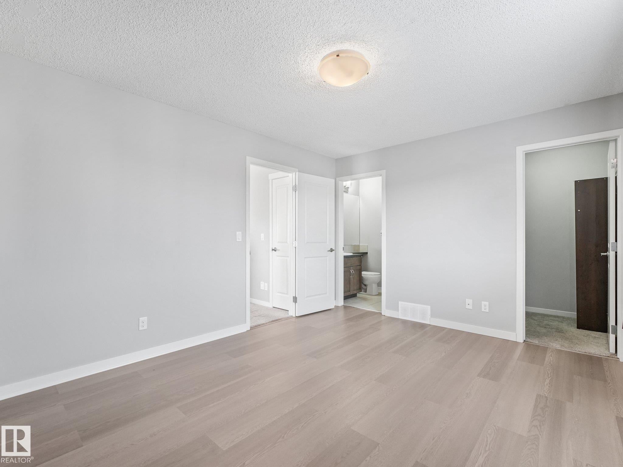 17629 60A Street Nw, Edmonton, AB - Indoor Photo Showing Other Room