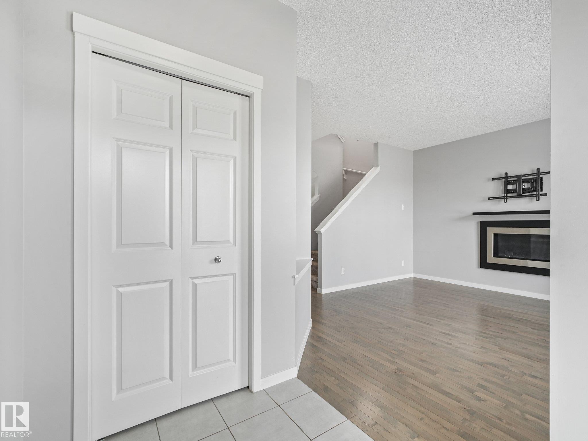 17629 60A Street Nw, Edmonton, AB - Indoor Photo Showing Other Room