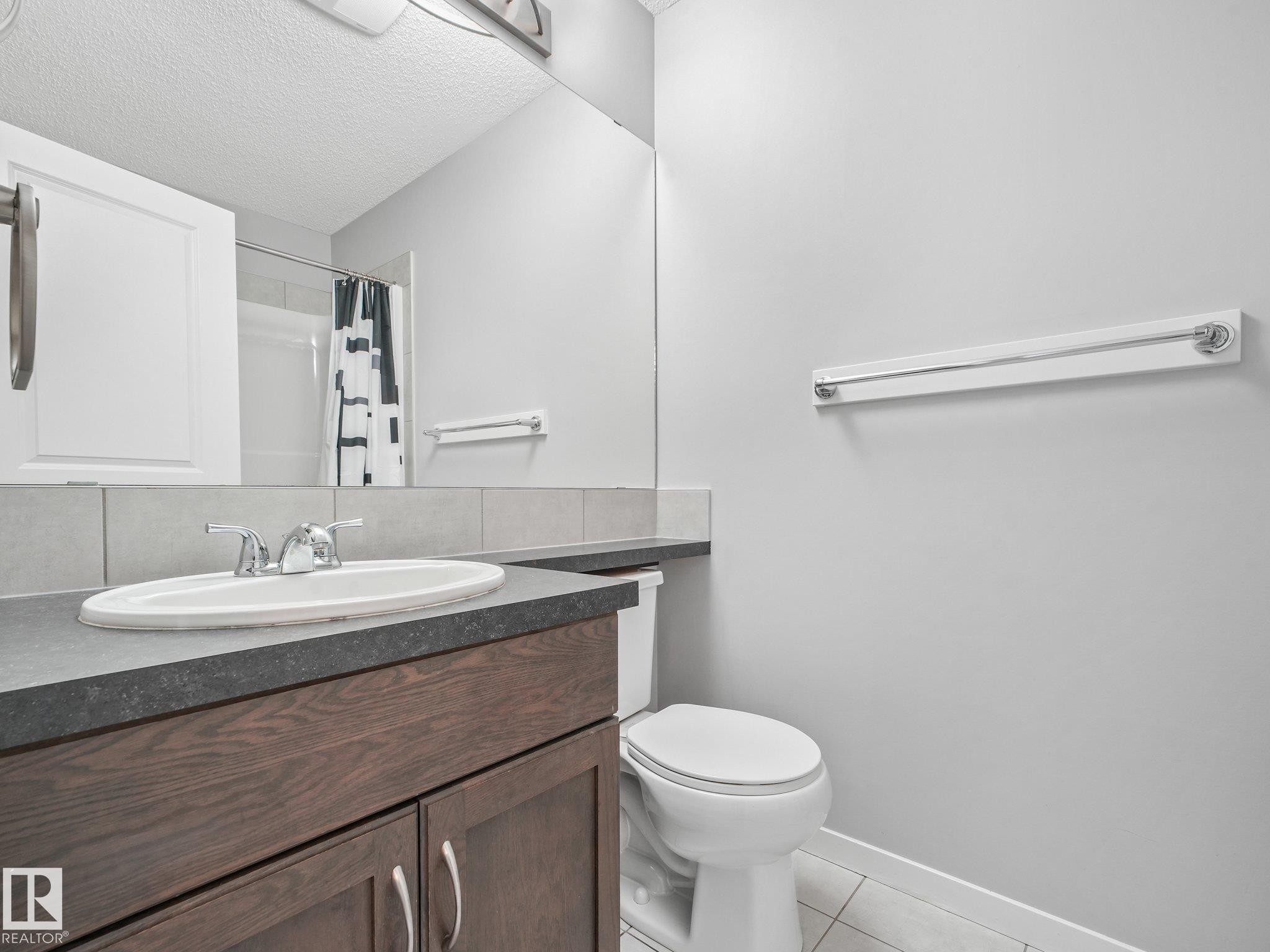 17629 60A Street Nw, Edmonton, AB - Indoor Photo Showing Bathroom