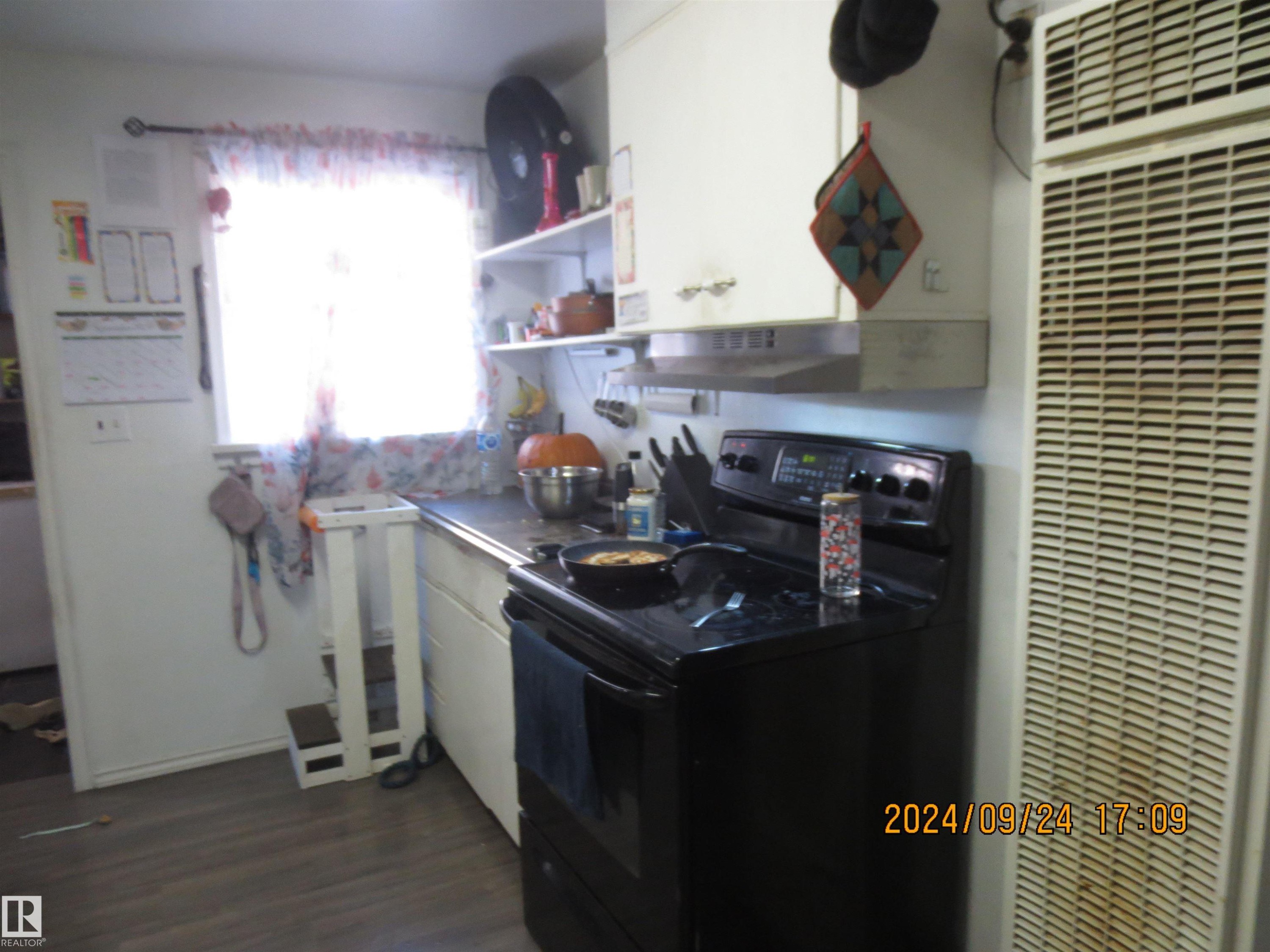 4619 4 Avenue, Edson, AB - Indoor