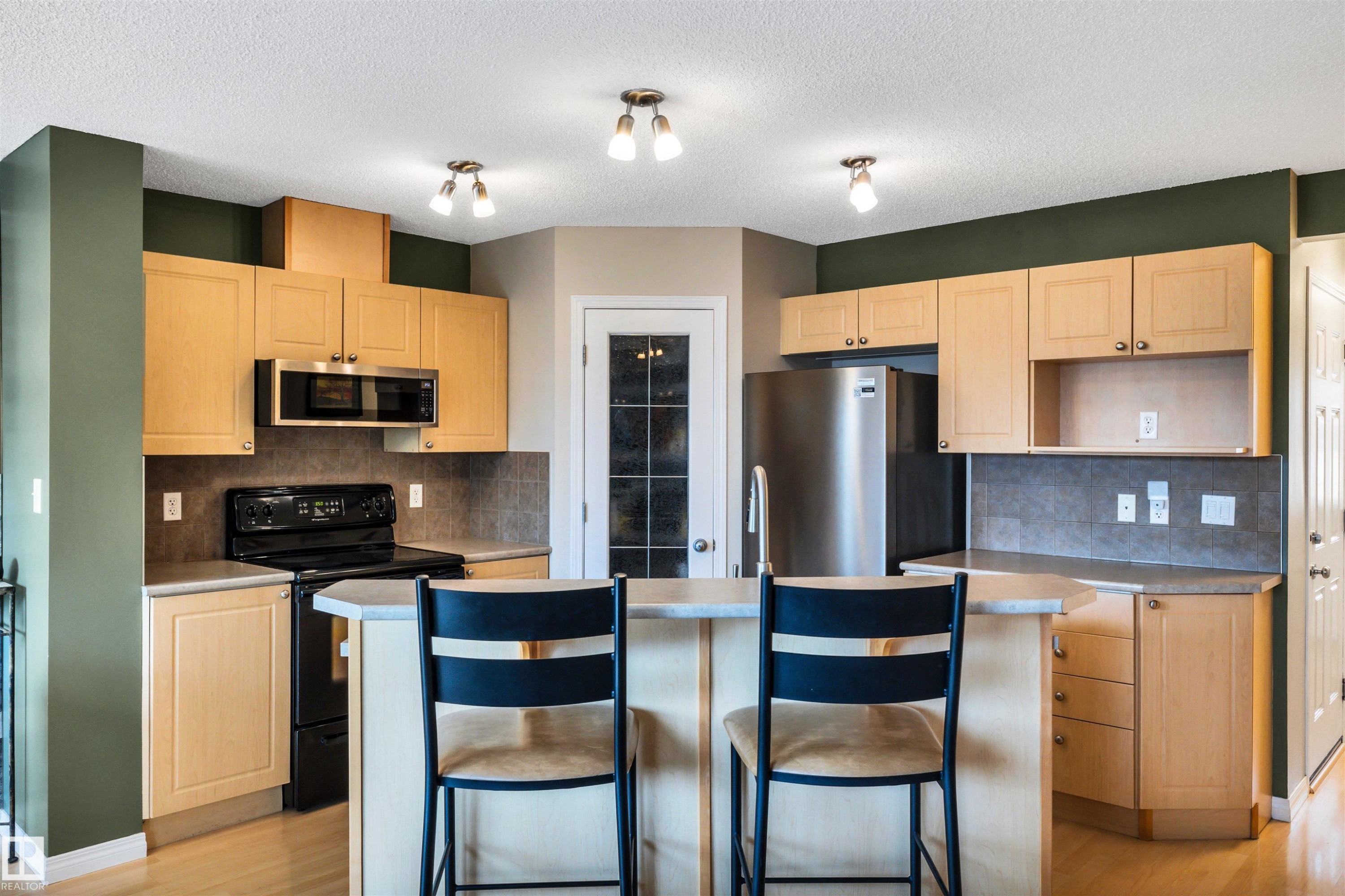 #12 20 Norman Ct, St. Albert, AB - Indoor Photo Showing Kitchen