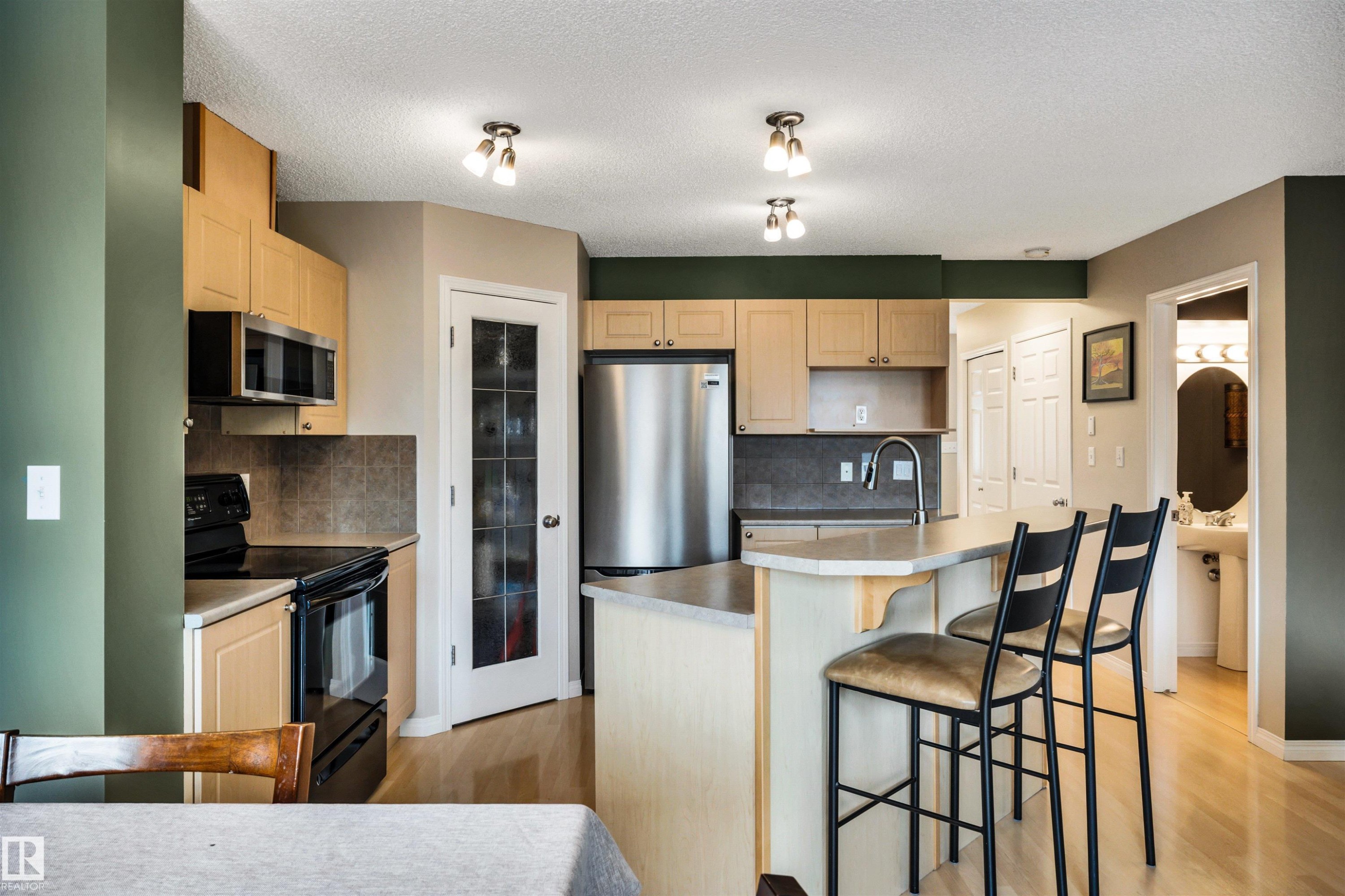 #12 20 Norman Ct, St. Albert, AB - Indoor Photo Showing Kitchen