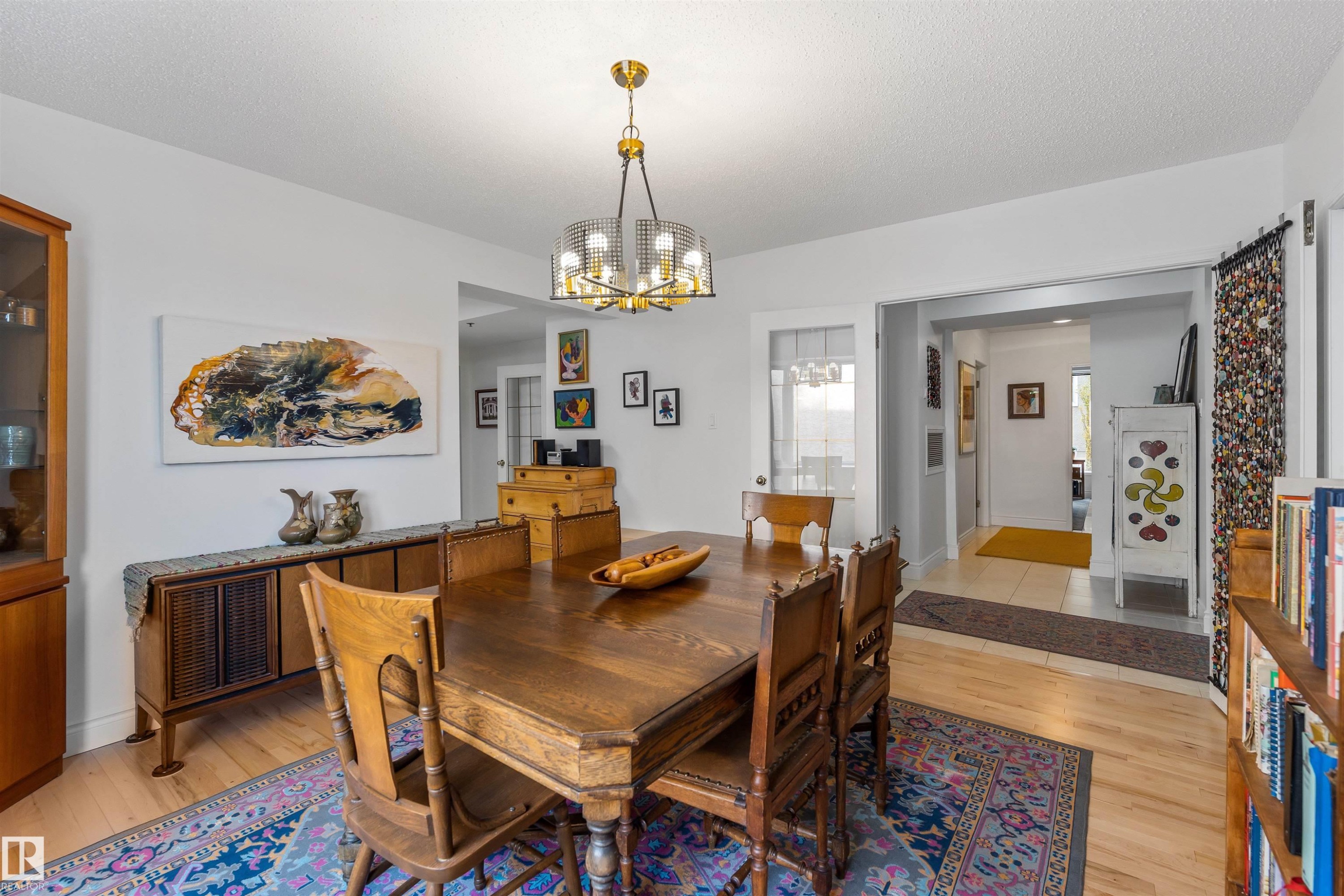 #205 9131 99 St Nw, Edmonton, AB - Indoor Photo Showing Dining Room