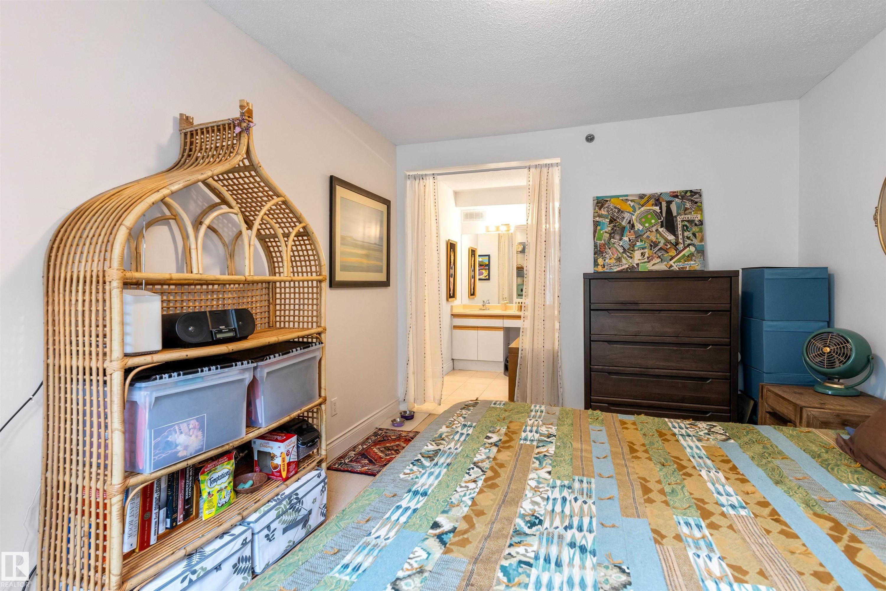#205 9131 99 St Nw, Edmonton, AB - Indoor Photo Showing Bedroom