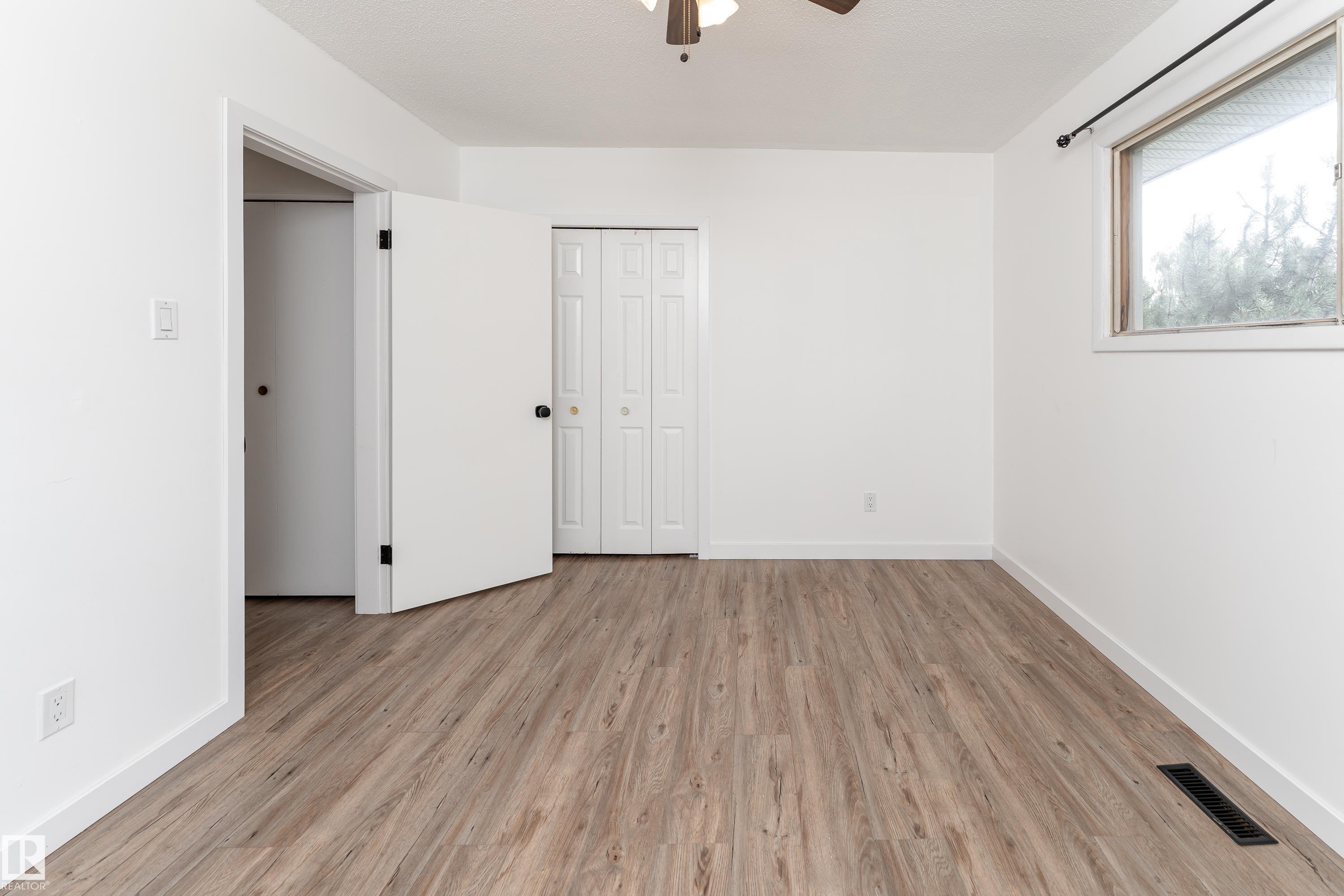 7120 139 Avenue Nw, Edmonton, AB - Indoor Photo Showing Other Room