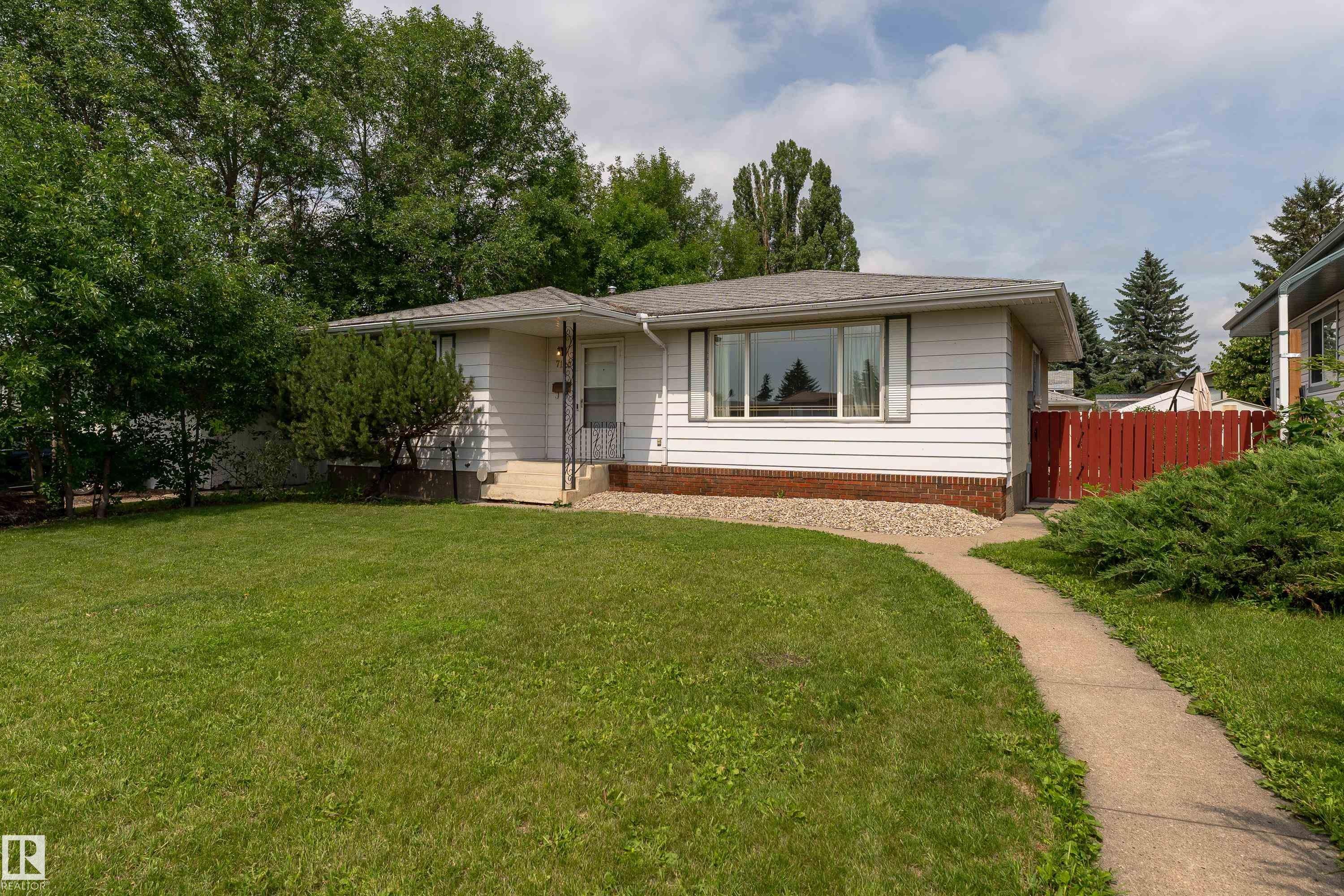 7120 139 Avenue Nw, Edmonton, AB - Outdoor