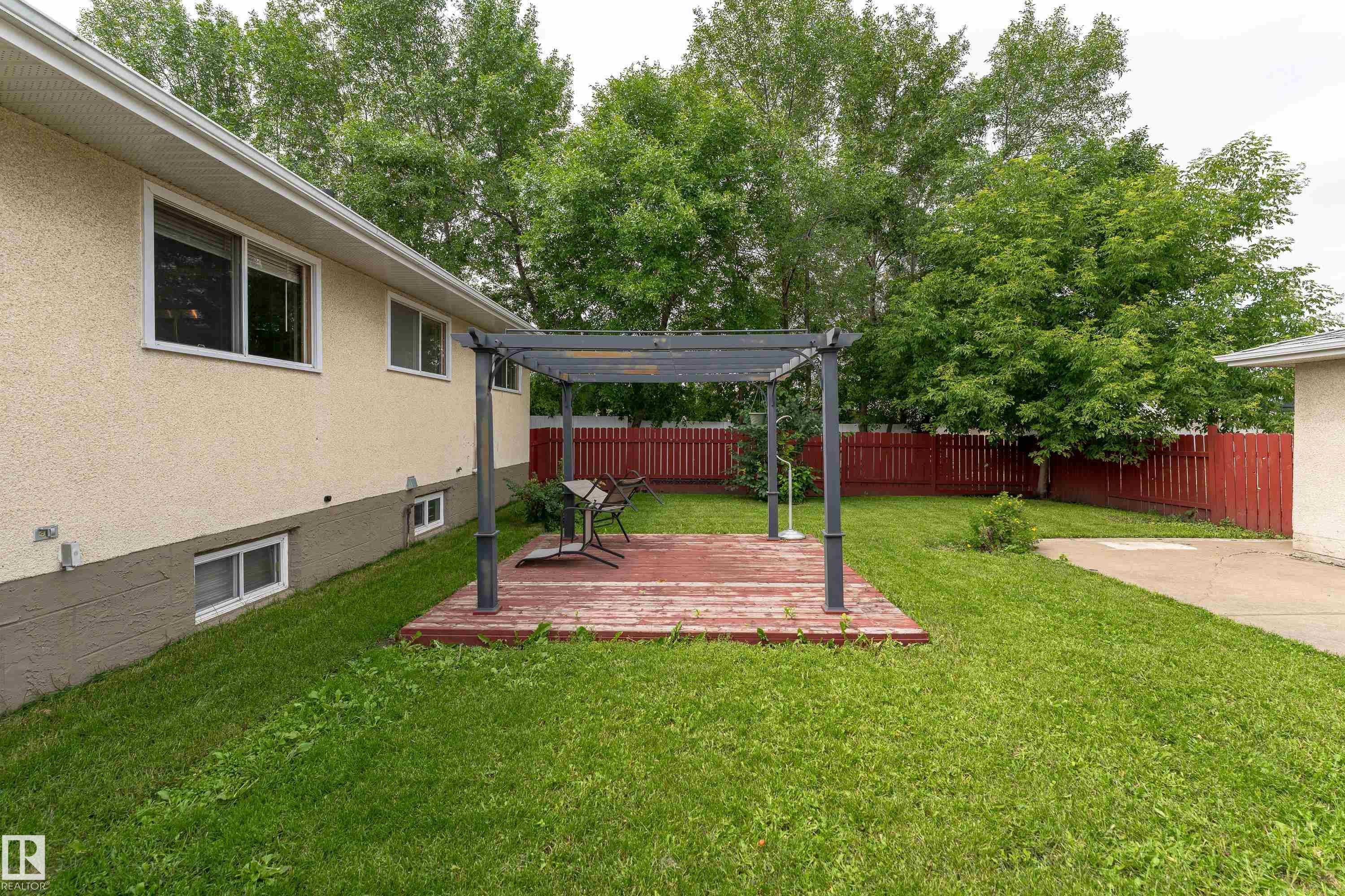 7120 139 Avenue Nw, Edmonton, AB - Outdoor