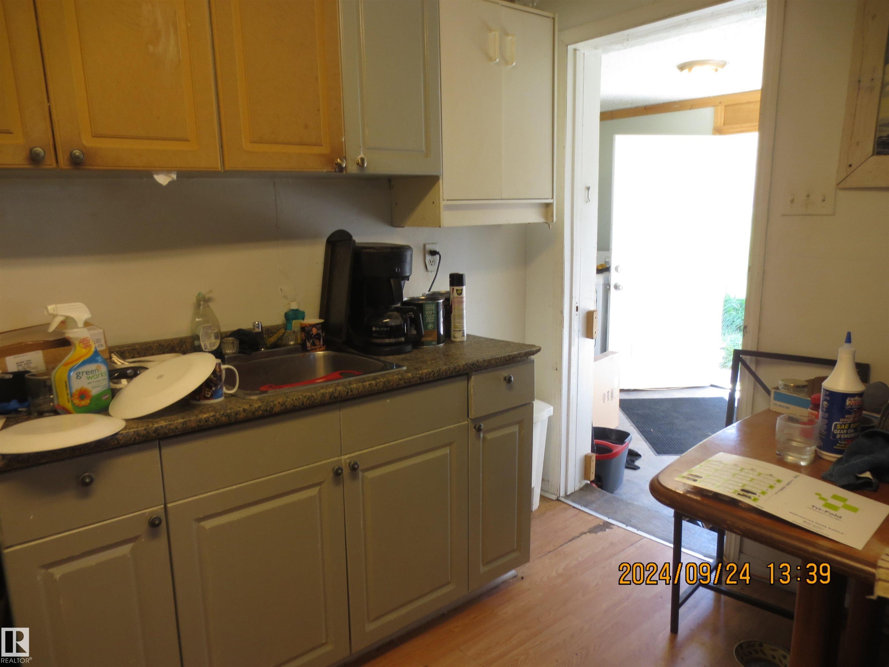 4623 4 Avenue, Edson, AB - Indoor Photo Showing Kitchen