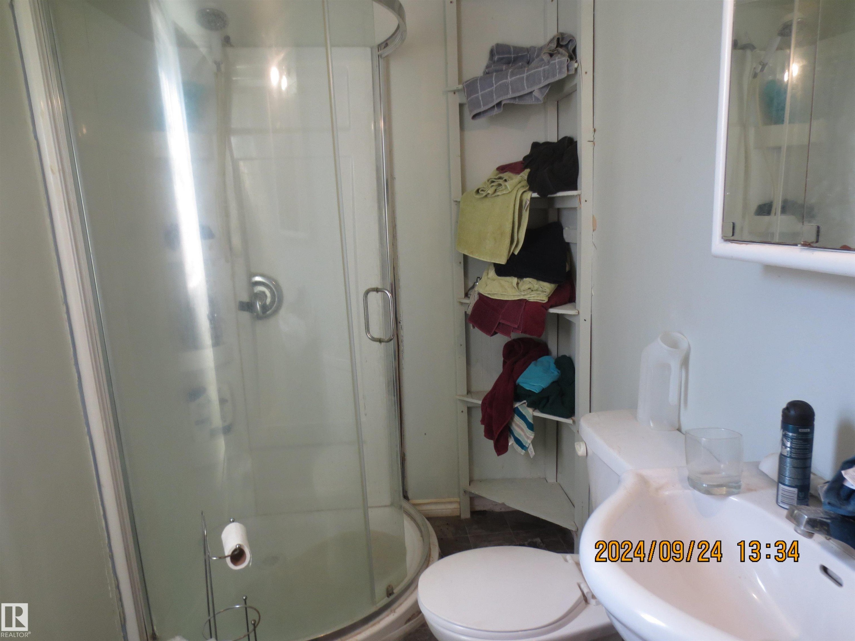 4623 4 Avenue, Edson, AB - Indoor Photo Showing Bathroom