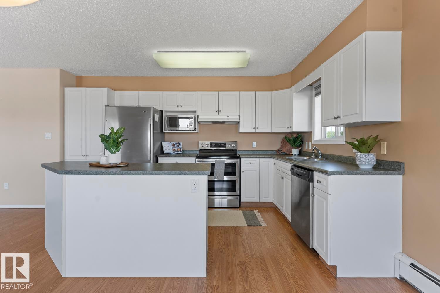#201 1705 7 Av, Cold Lake, AB - Indoor Photo Showing Kitchen With Stainless Steel Kitchen With Upgraded Kitchen